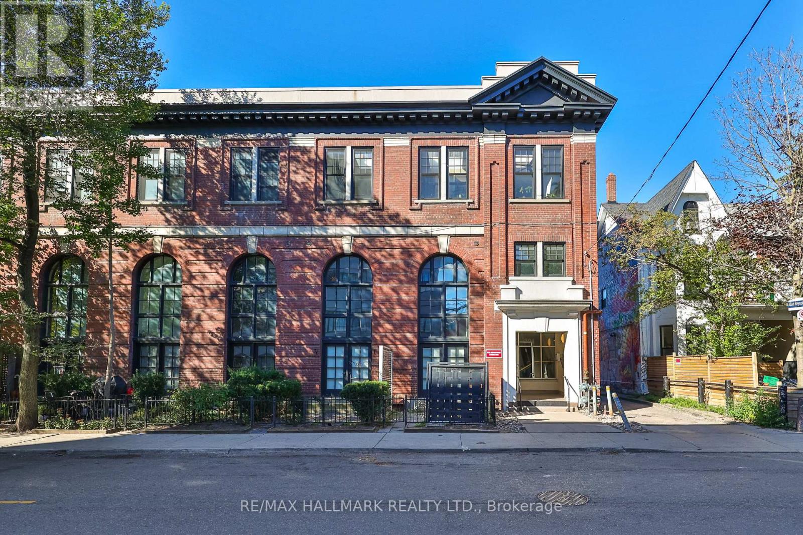 205- 394 Euclid Avenue, Toronto, ON photo 2