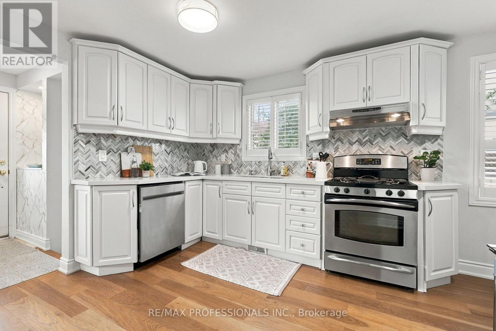 28 Wickford Drive, Toronto, ON photo 10