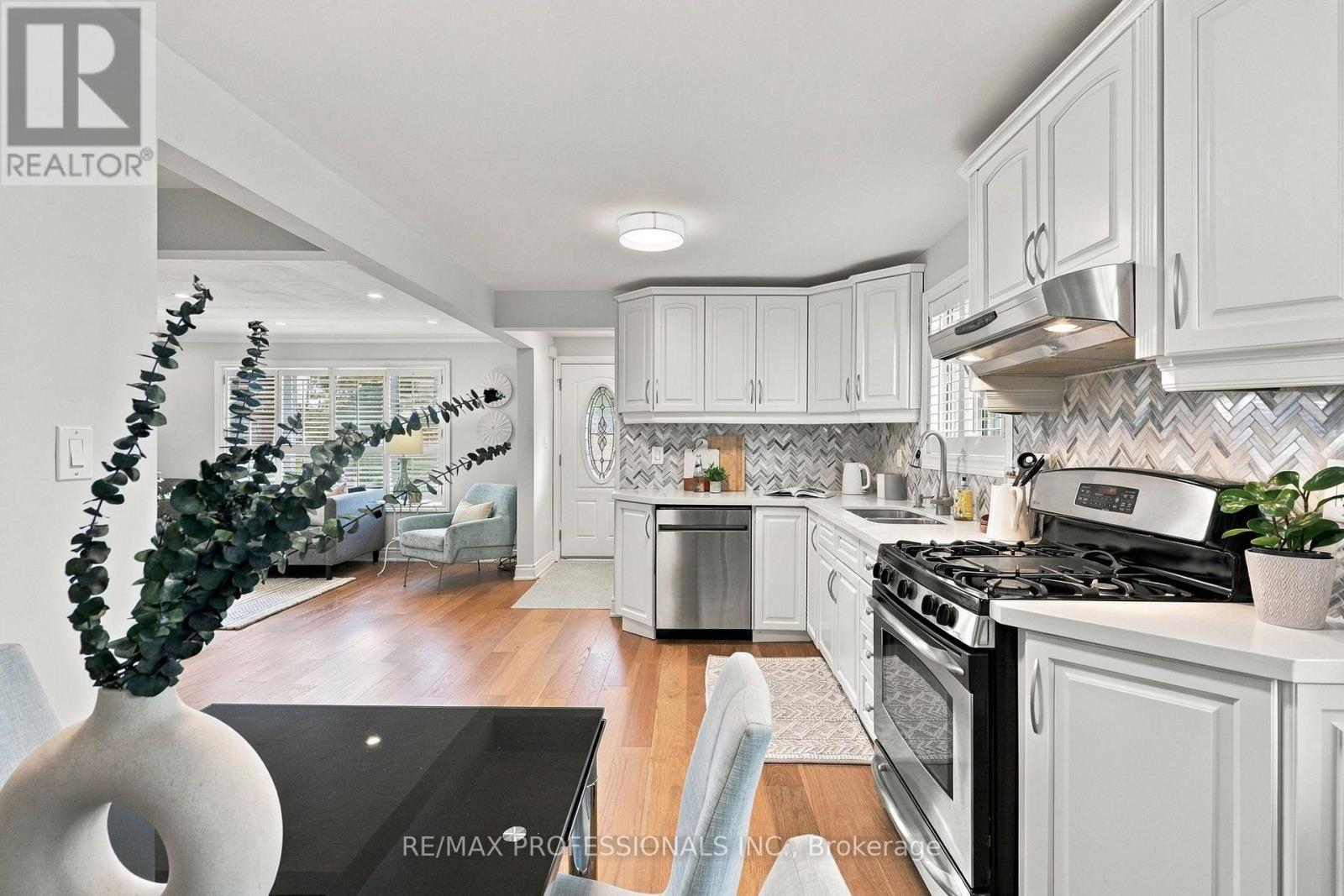 28 Wickford Drive, Toronto, ON photo 11