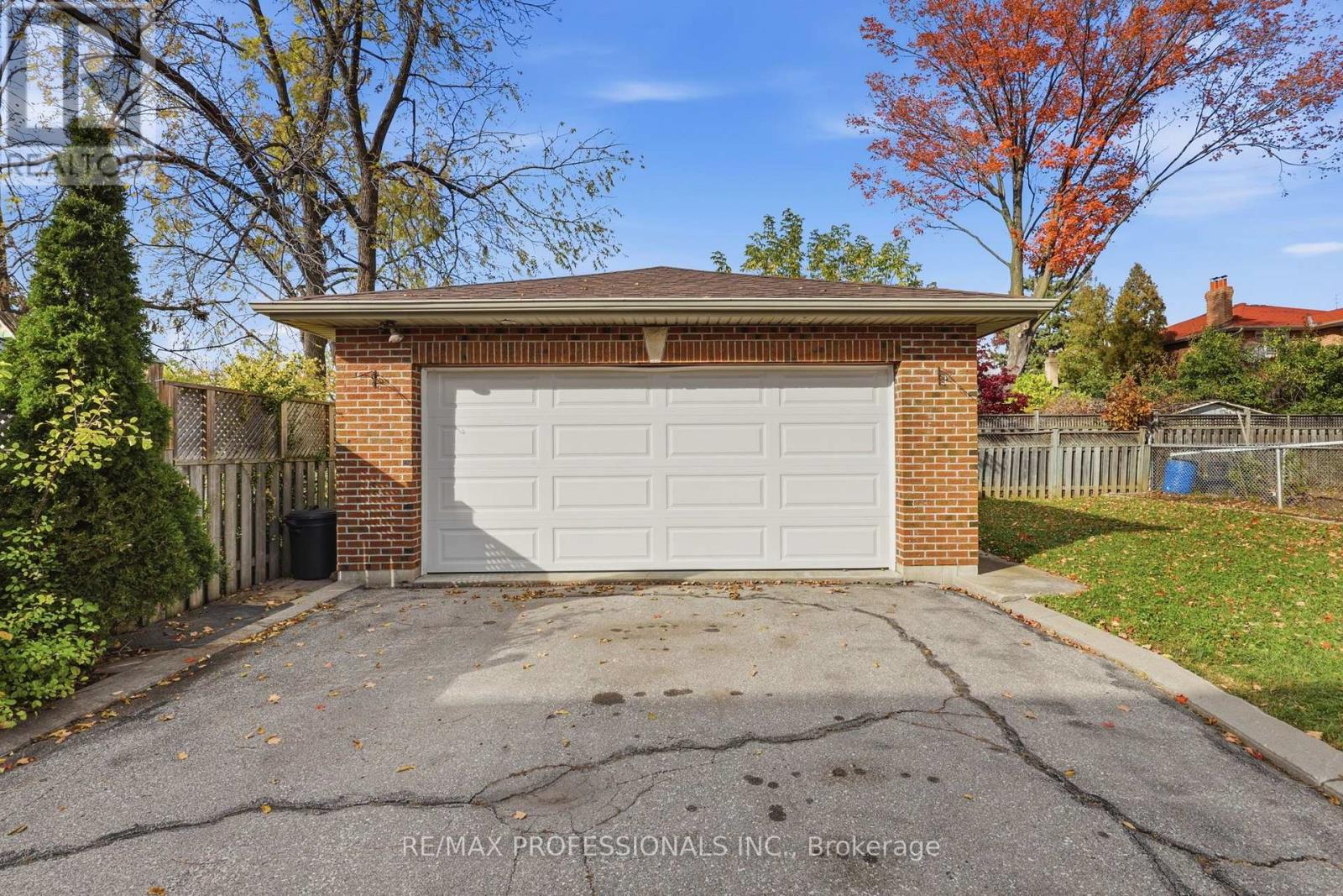 28 Wickford Drive, Toronto, ON photo 2