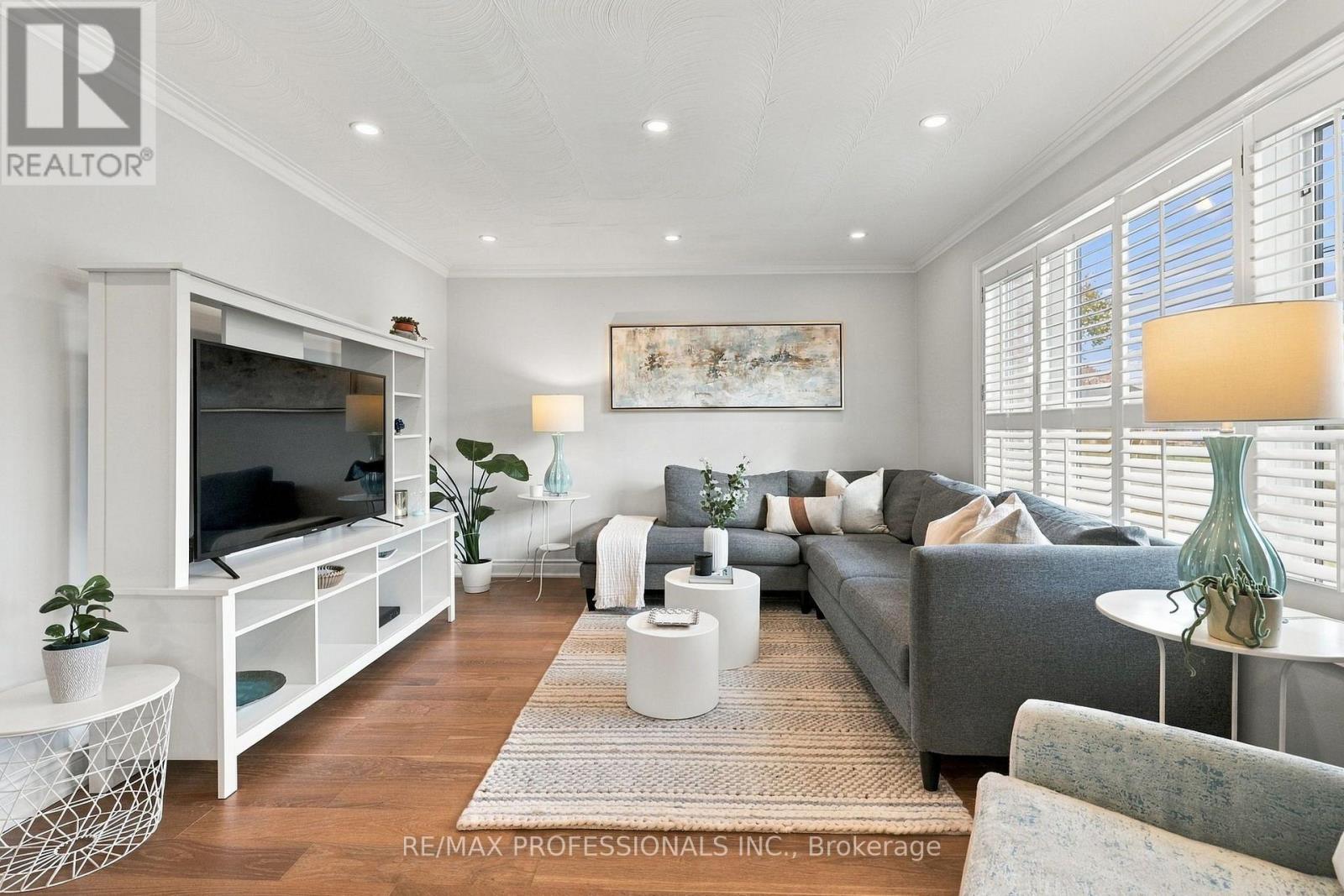 28 Wickford Drive, Toronto, ON photo 3