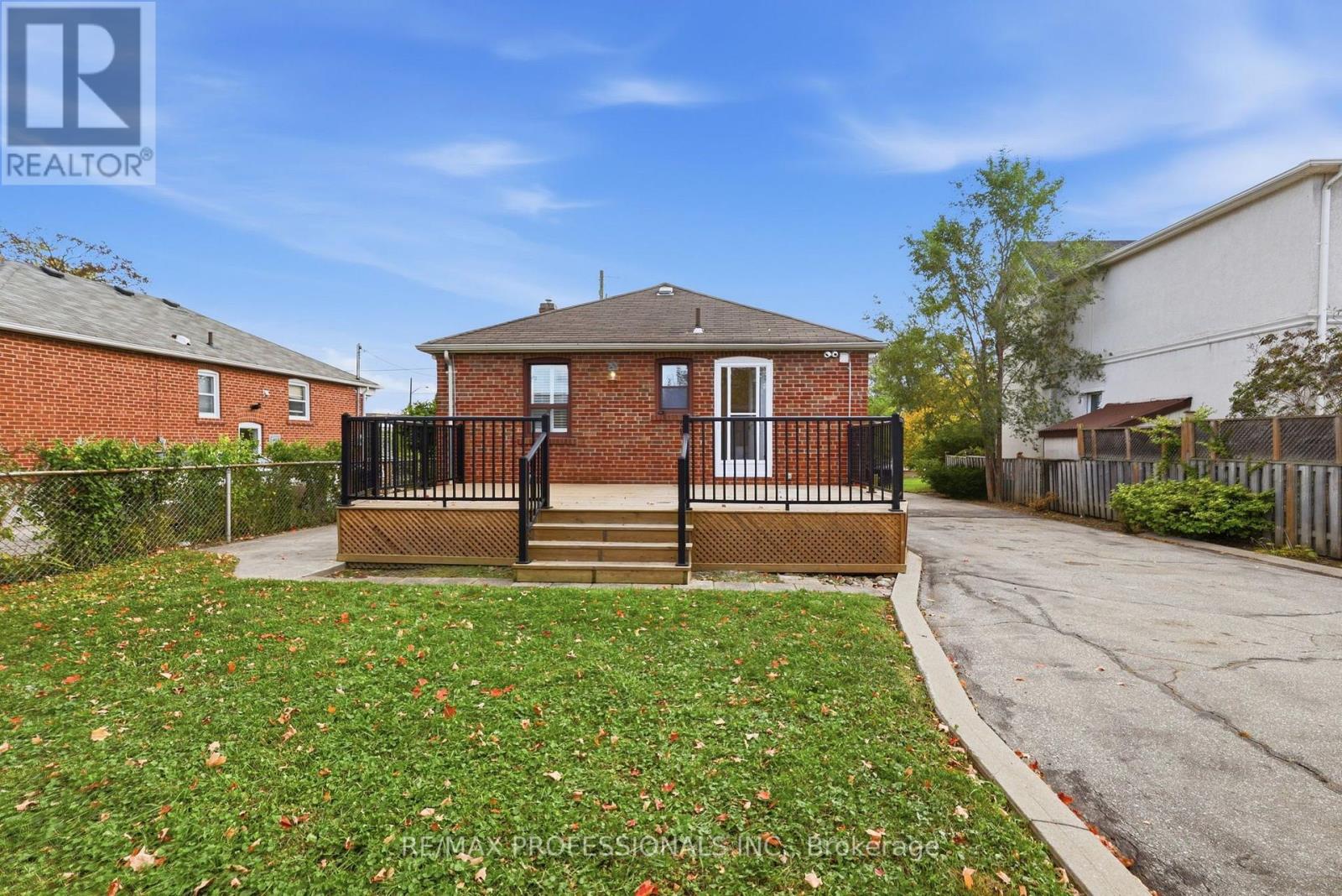 28 Wickford Drive, Toronto, ON photo 33