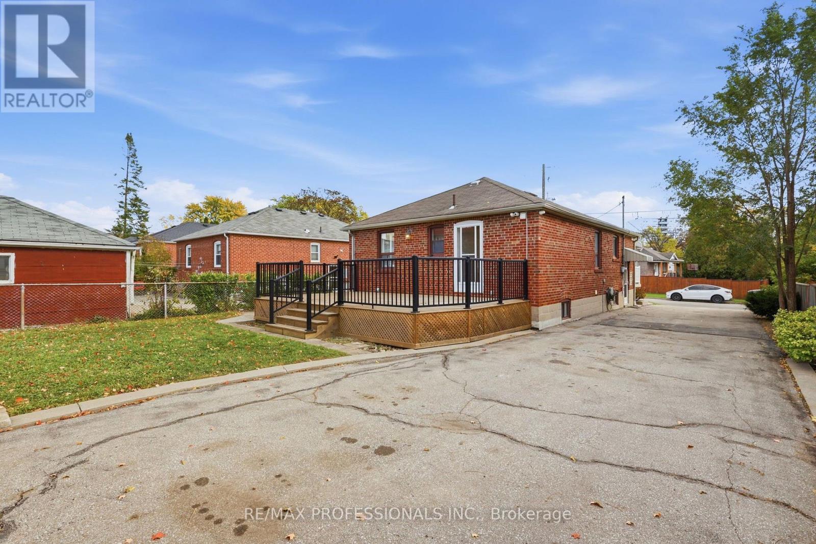 28 Wickford Drive, Toronto, ON photo 34