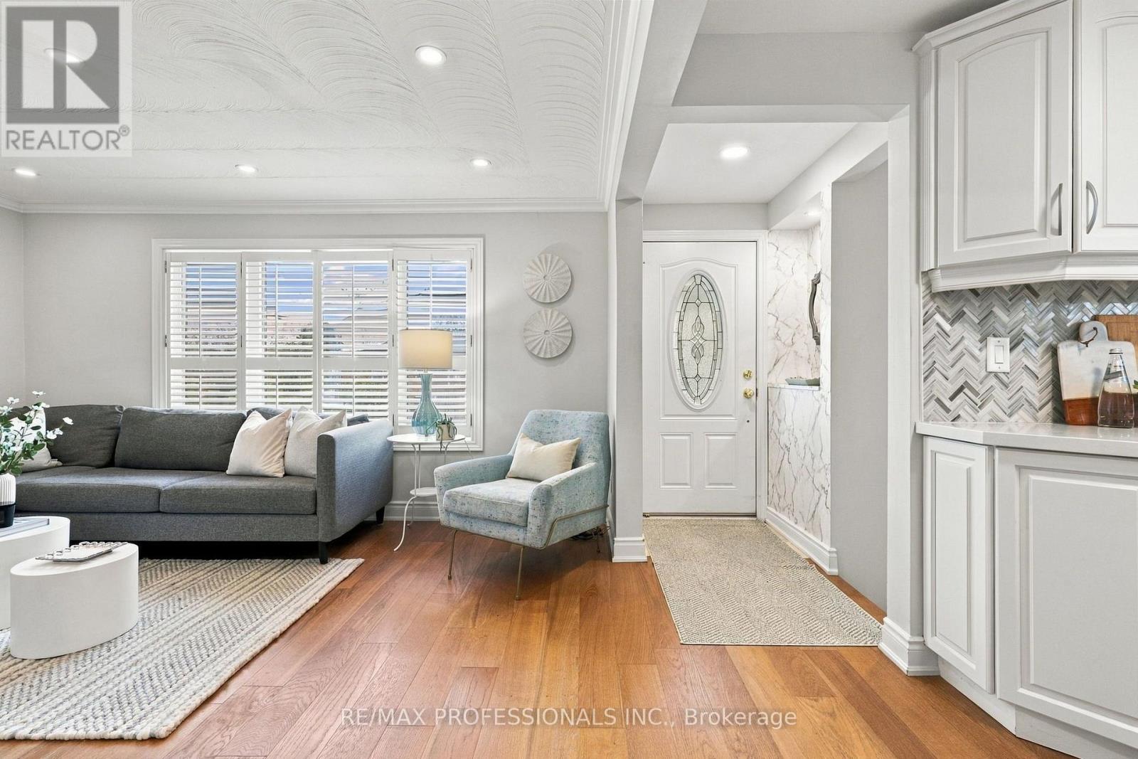 28 Wickford Drive, Toronto, ON photo 5