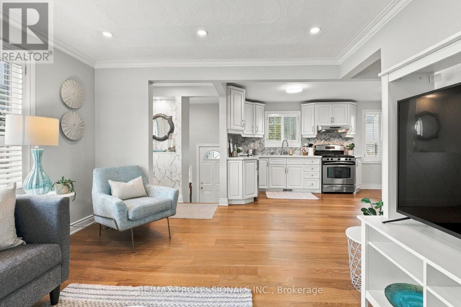 28 Wickford Drive, Toronto, ON photo 6