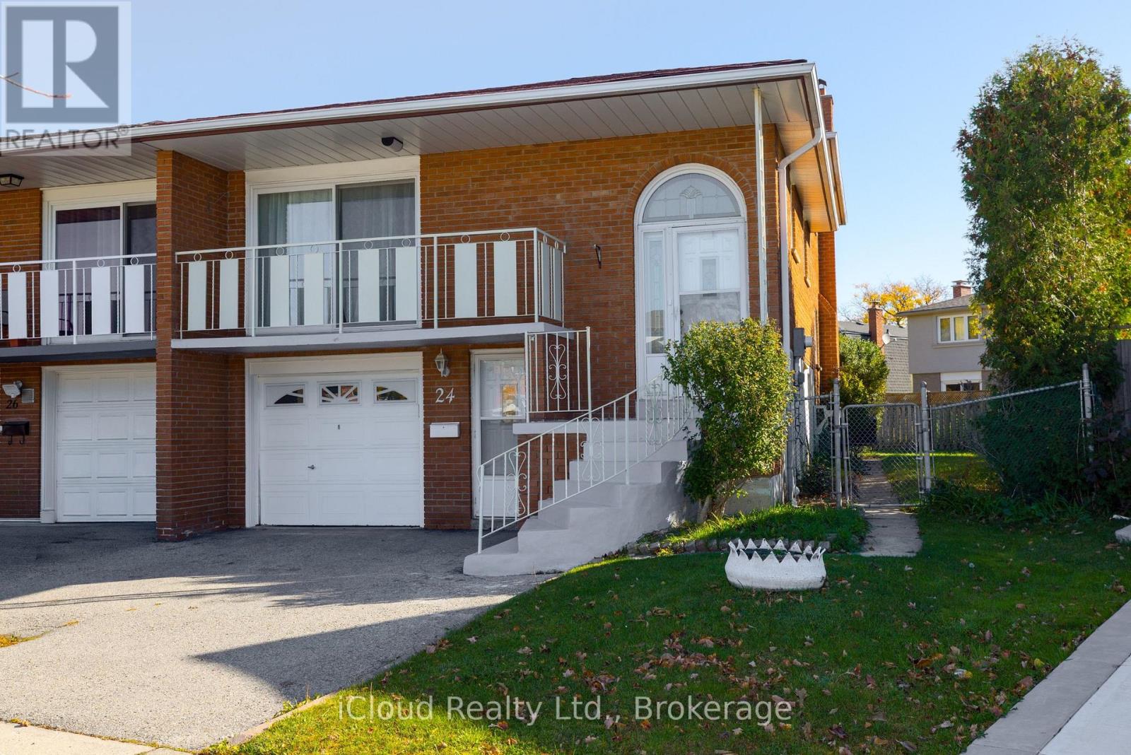 24 Radford Drive, Brampton, ON photo 2