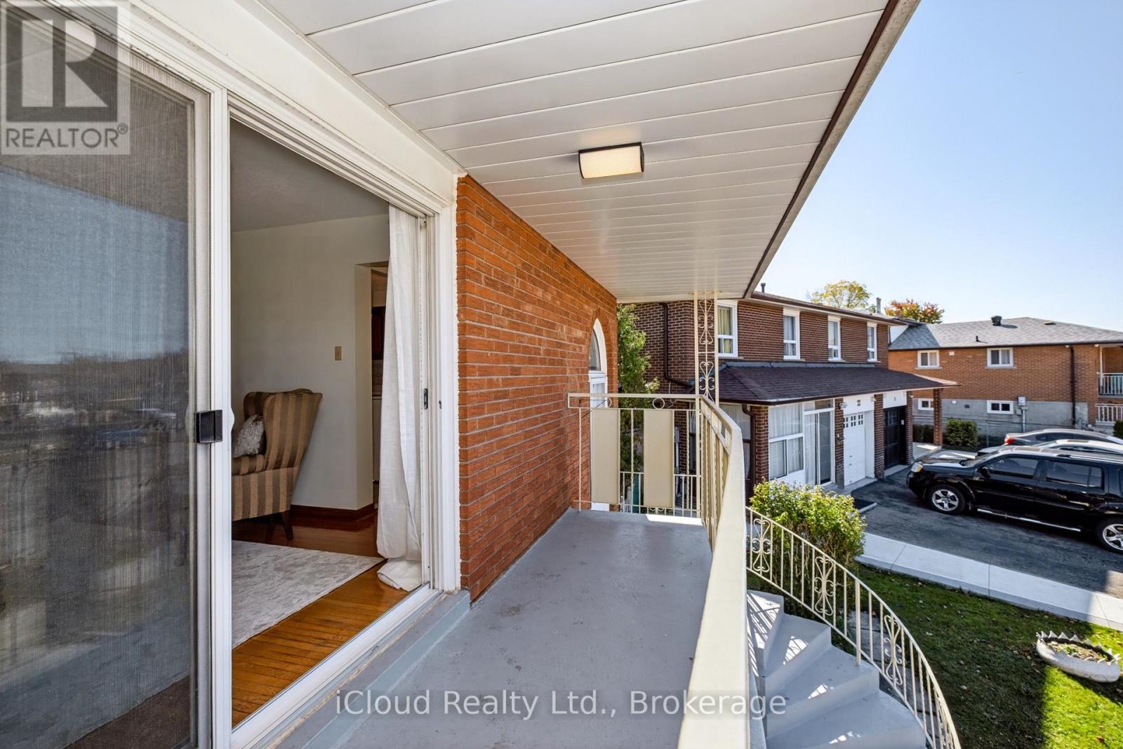 24 Radford Drive, Brampton, ON photo 4