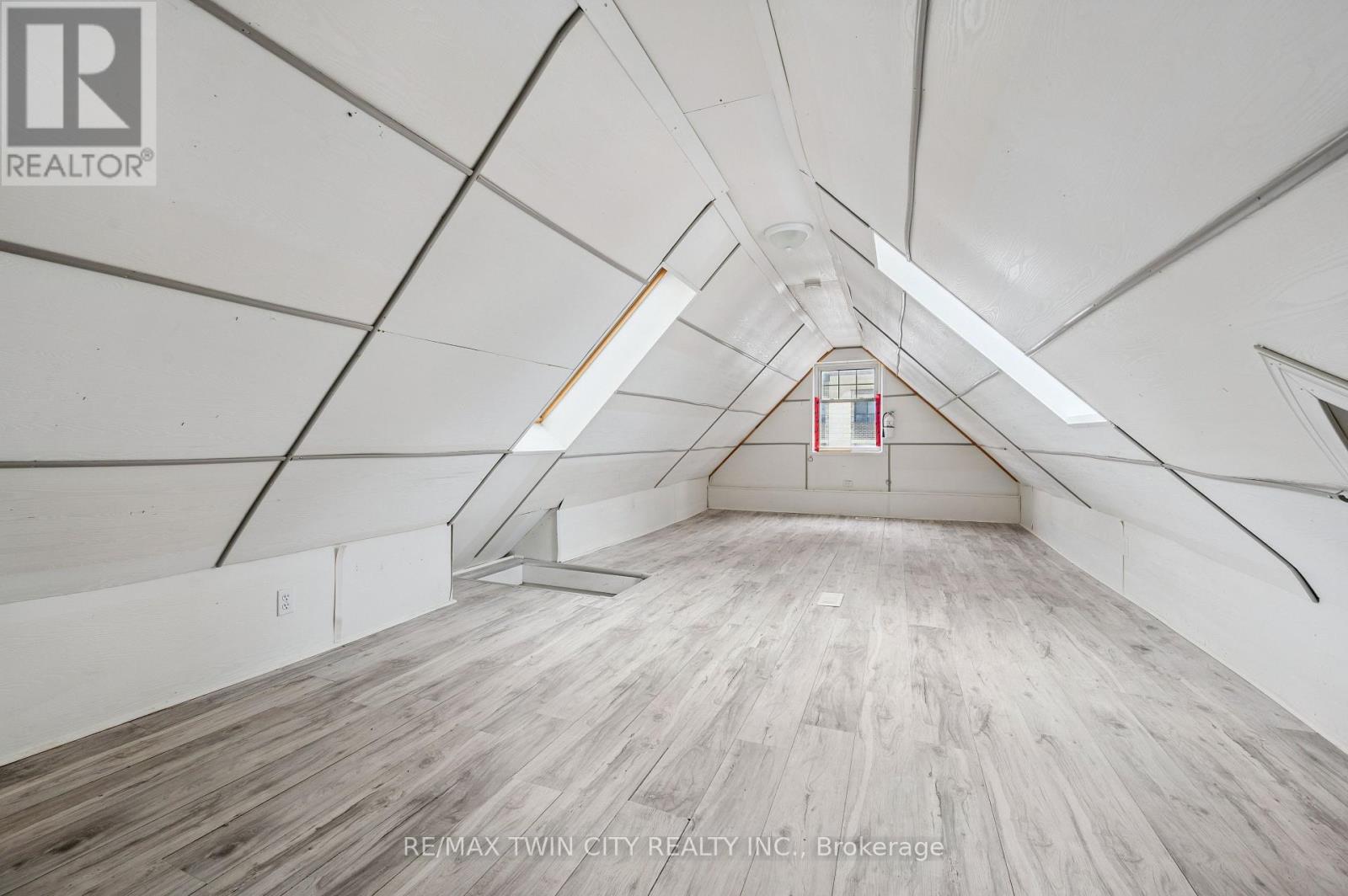 496 King Street East, Kitchener, ON photo 18