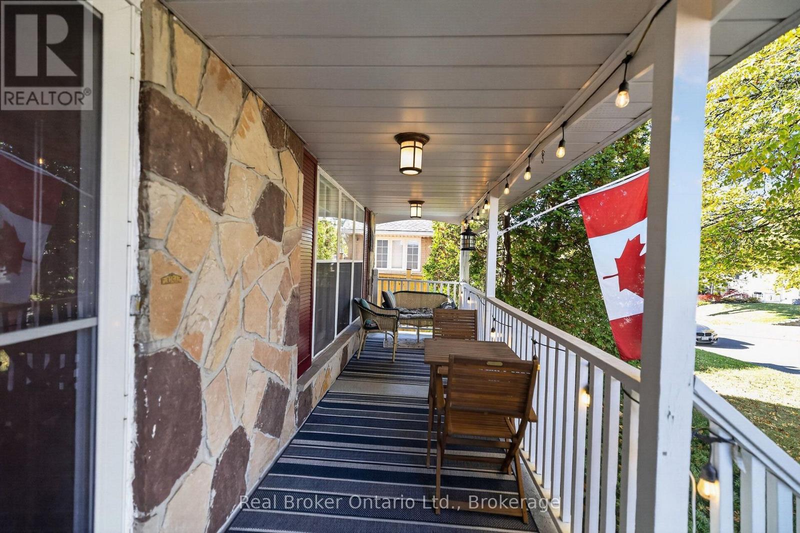 Photo of 18 KINGSVIEW BOULEVARD E