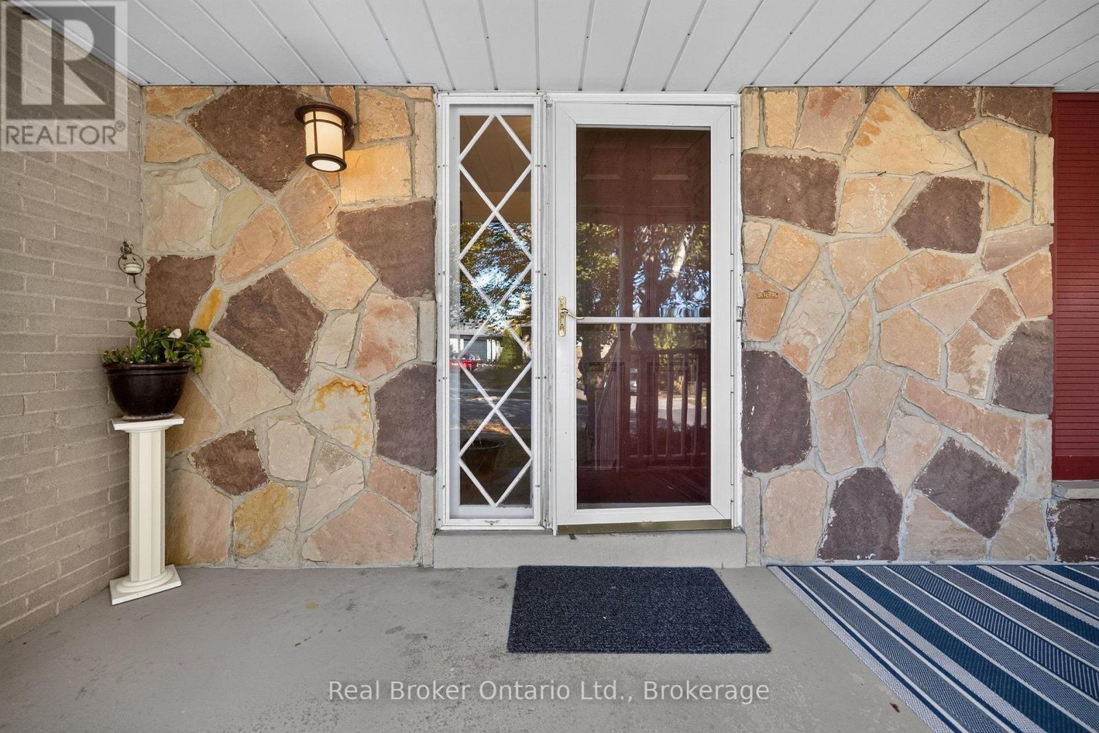 Photo of 18 KINGSVIEW BOULEVARD E