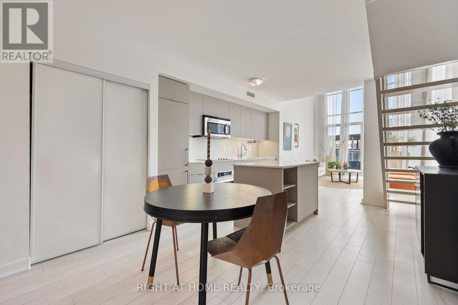 426- 5 Hanna Avenue, Toronto, ON photo 4