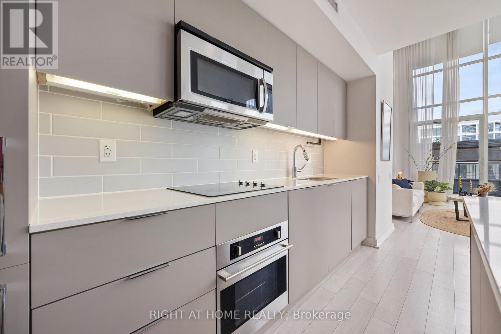 426- 5 Hanna Avenue, Toronto, ON photo 6