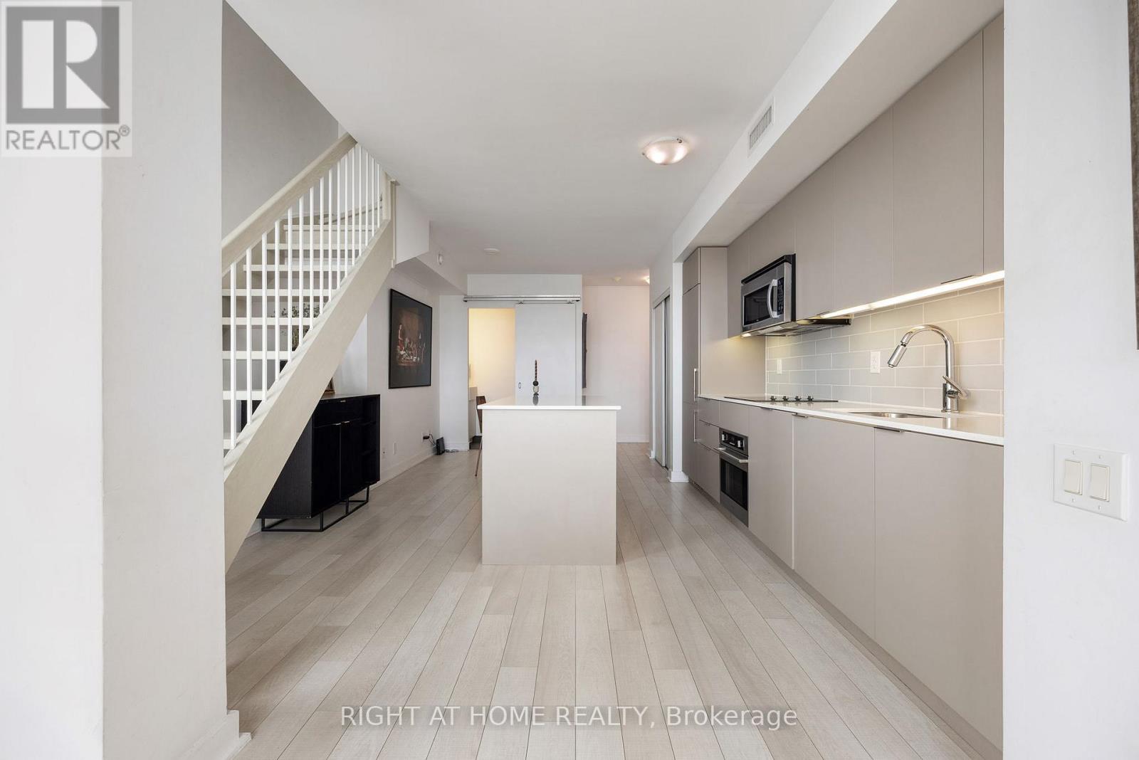 426- 5 Hanna Avenue, Toronto, ON photo 7