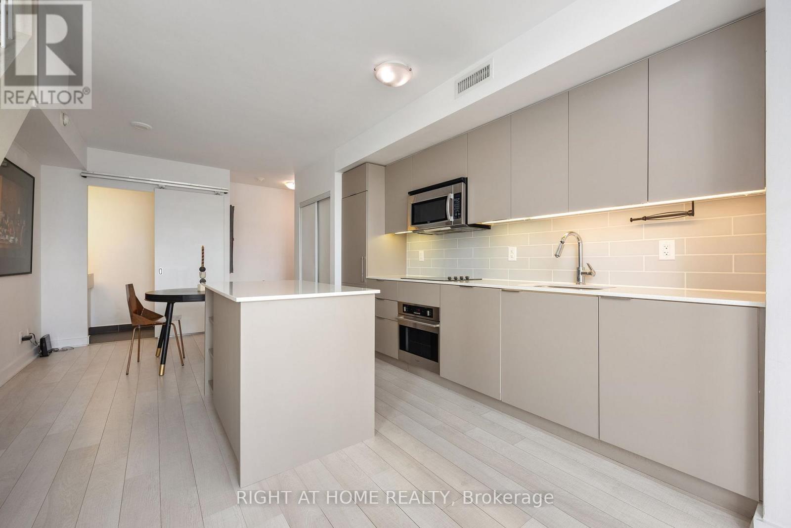 426- 5 Hanna Avenue, Toronto, ON photo 8