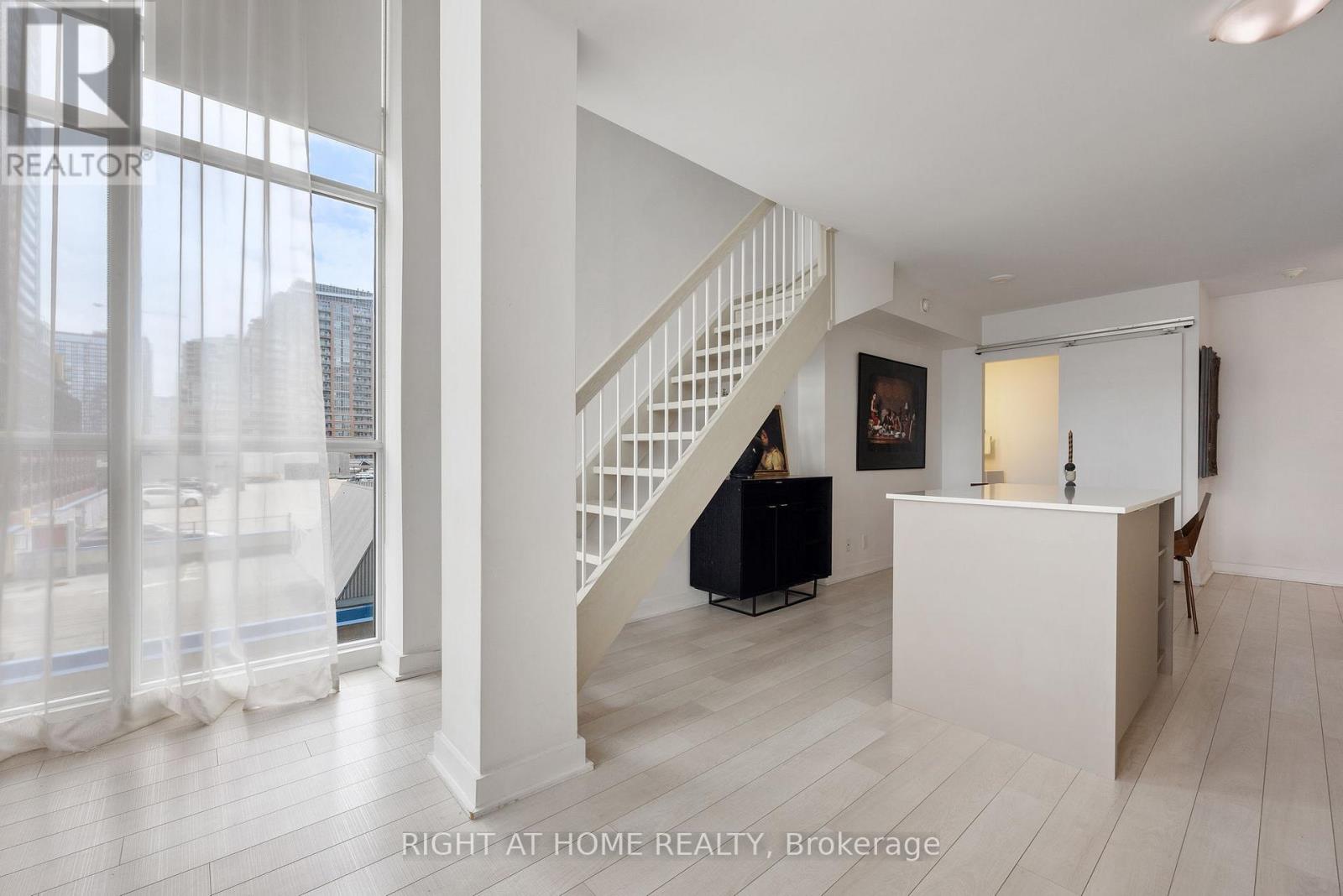 426- 5 Hanna Avenue, Toronto, ON photo 9