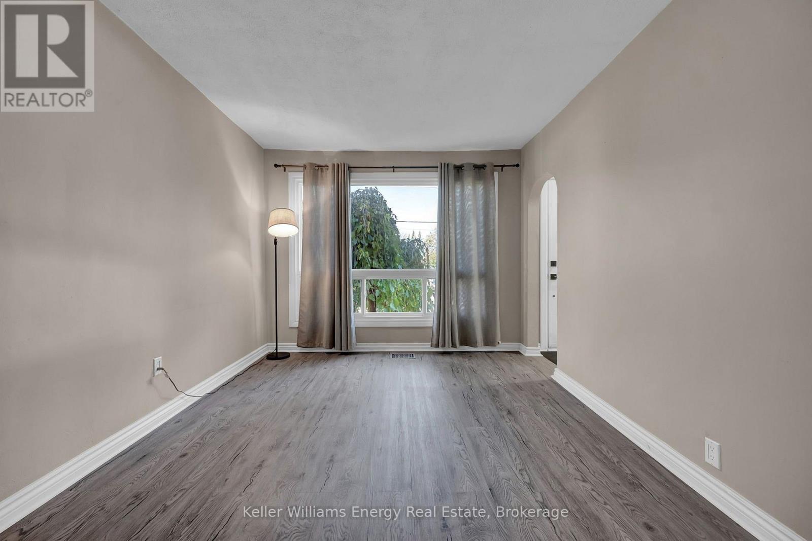 227 Marquette Avenue, Oshawa, ON photo 7