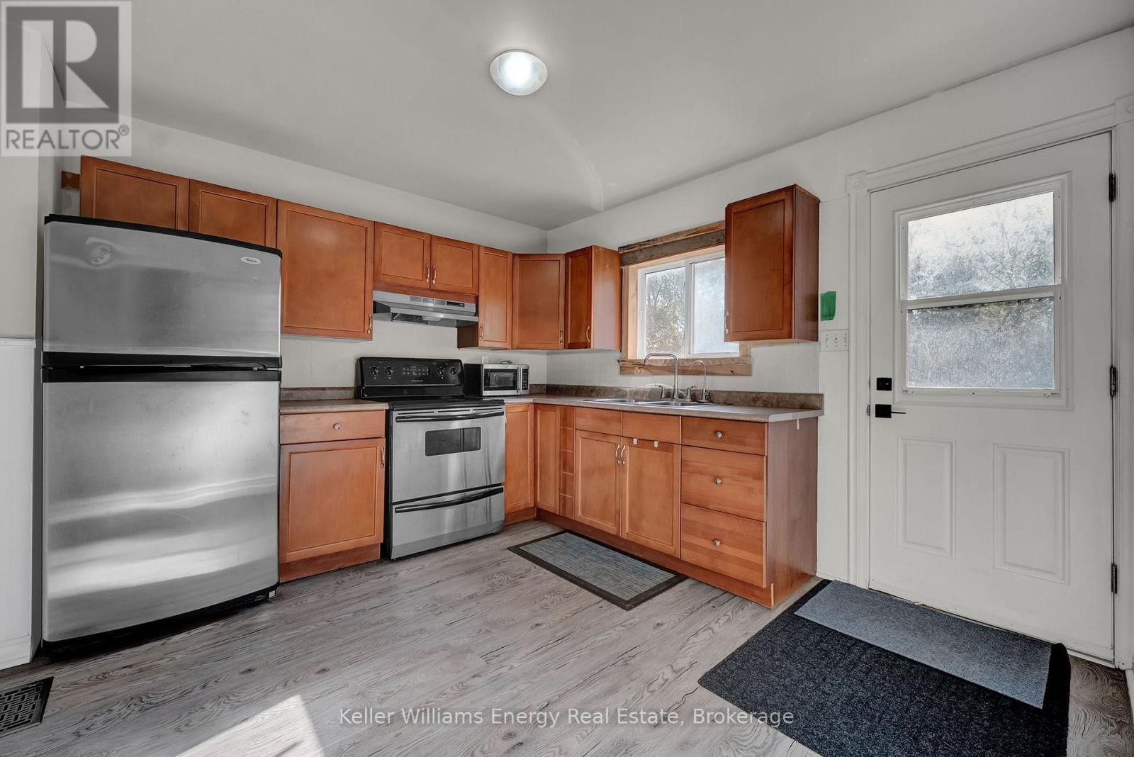 227 Marquette Avenue, Oshawa, ON photo 9
