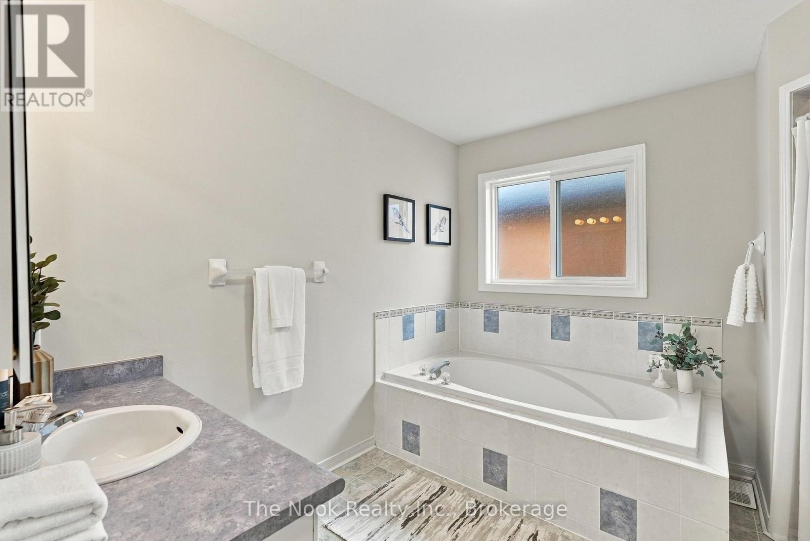 8 Vanessa Drive, Orillia, ON photo 25