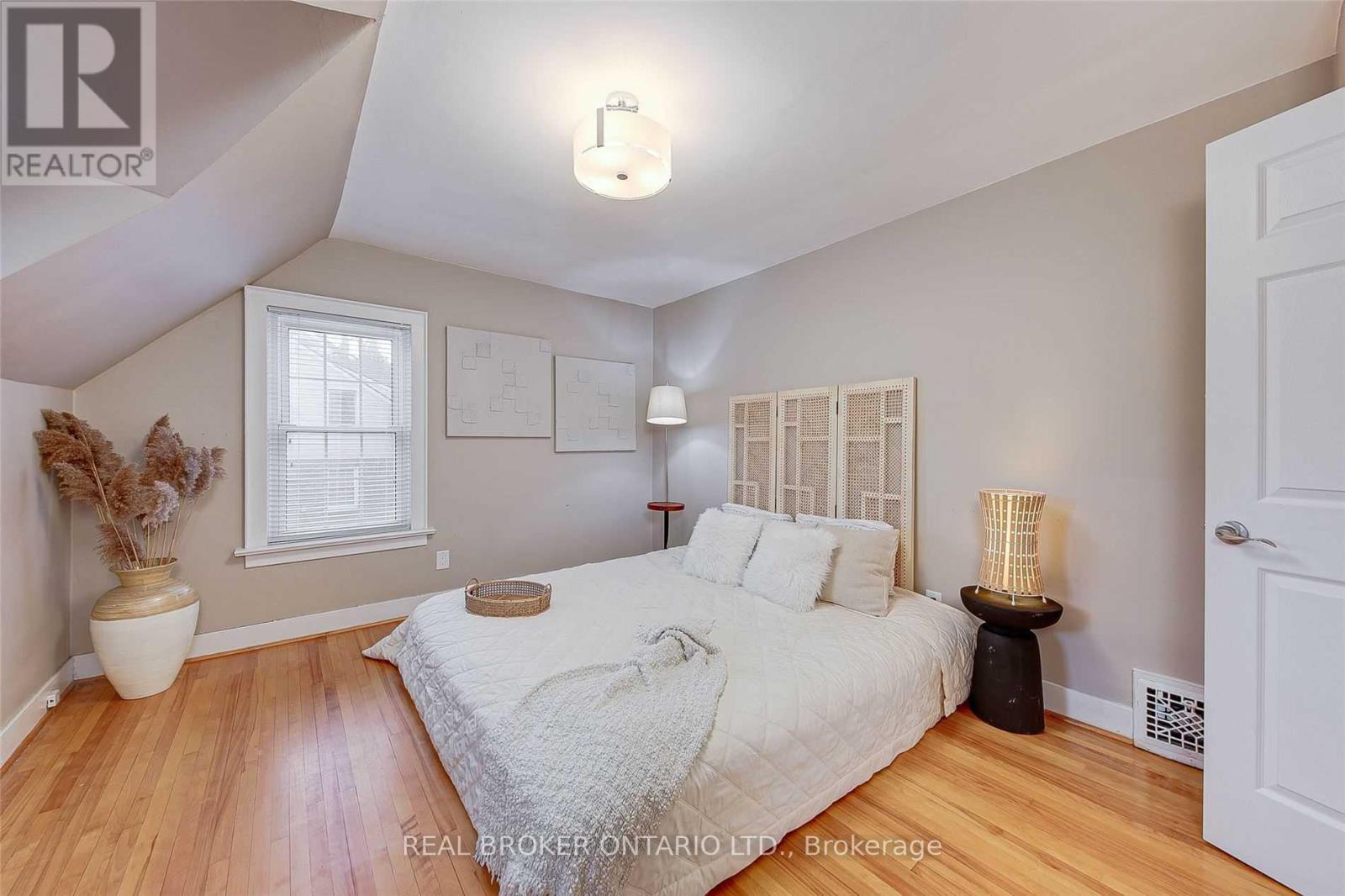 77 Wellington Street, Barrie photo 18