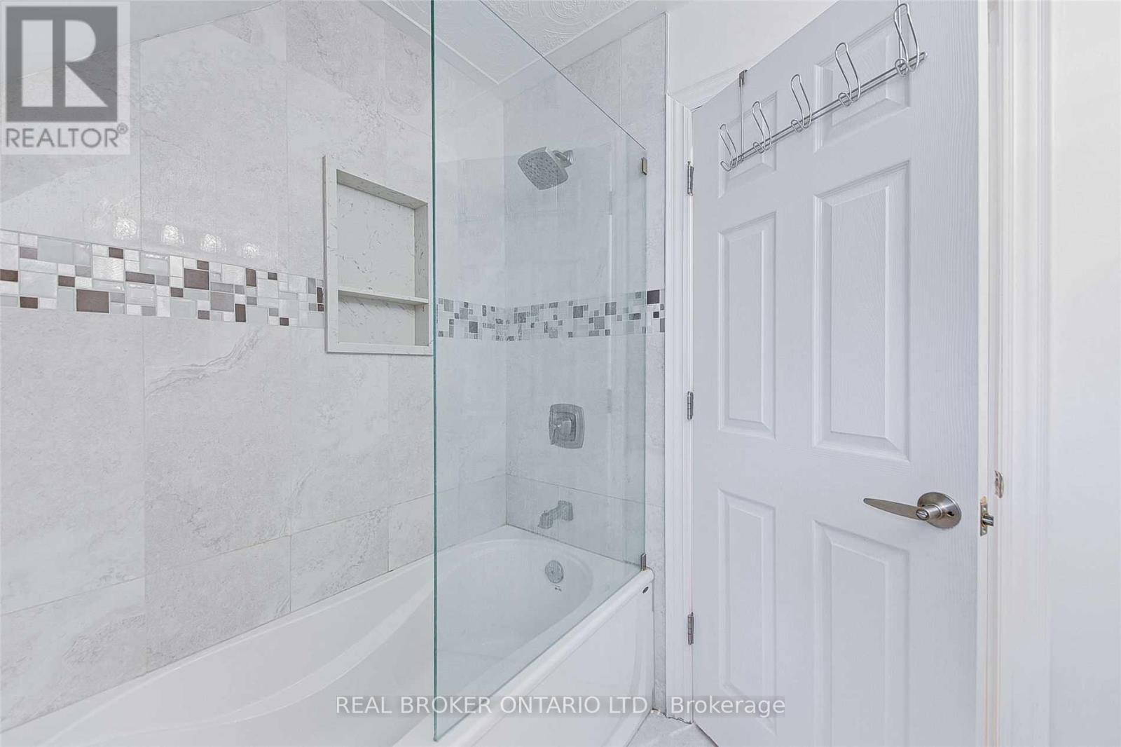 77 Wellington Street, Barrie photo 22