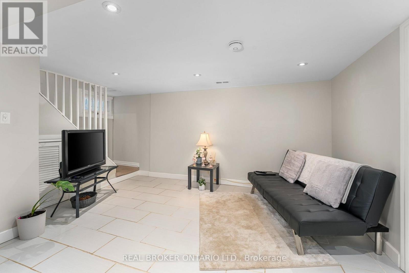 77 Wellington Street, Barrie photo 27