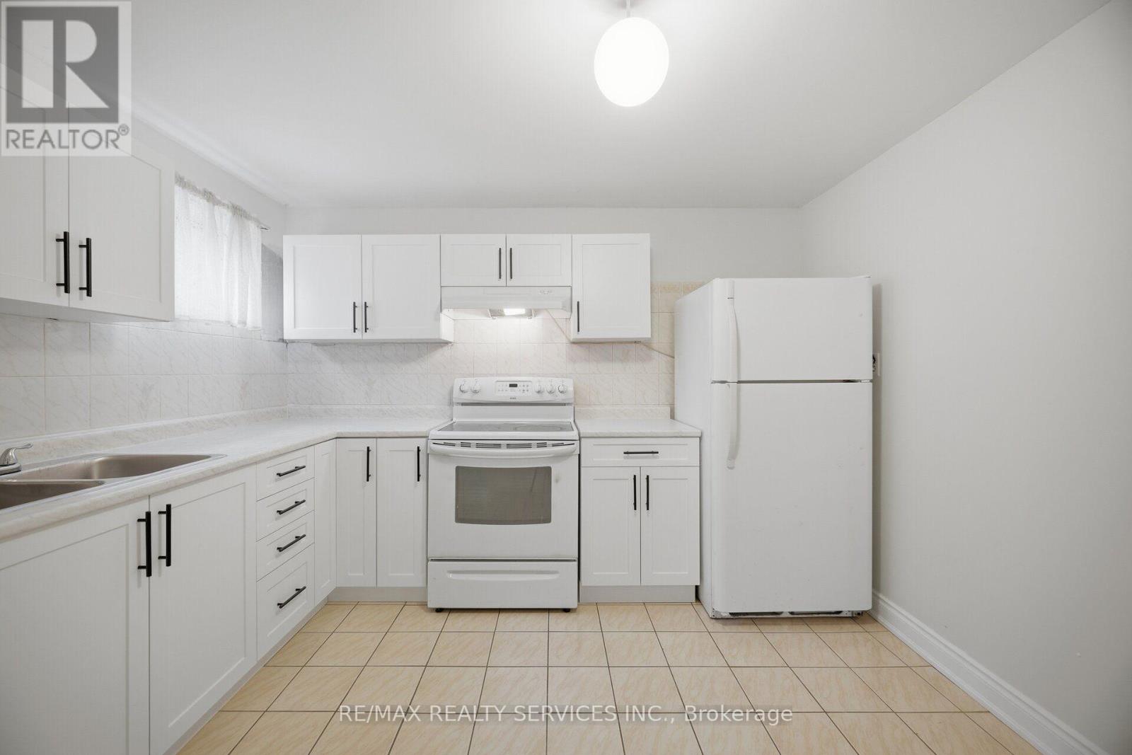 27 Edgemont Drive, Brampton, ON photo 32