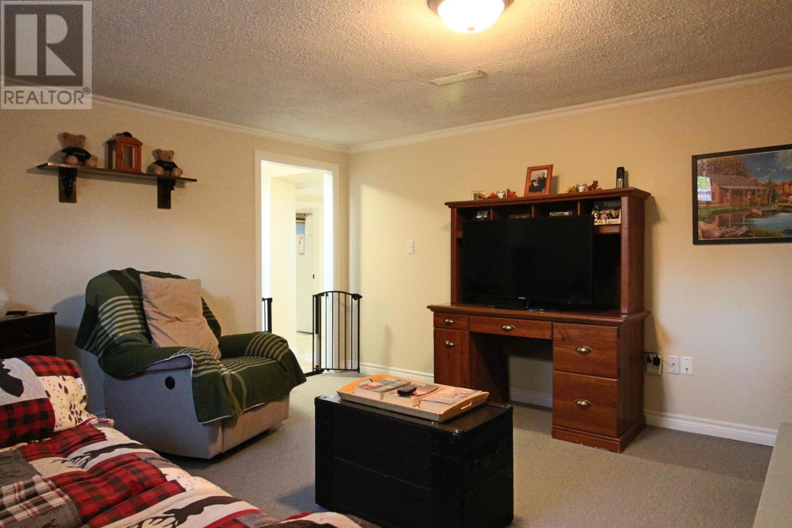 8 Wireless AVE - 43
