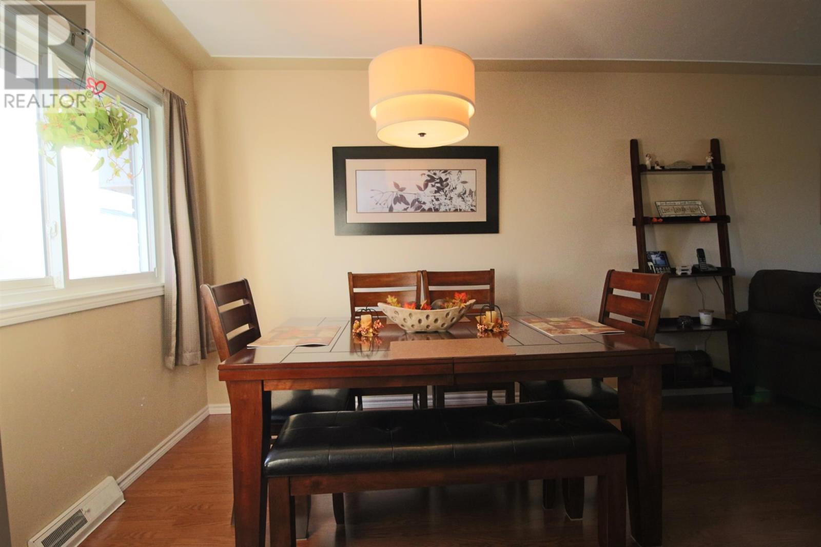 8 Wireless AVE - 24