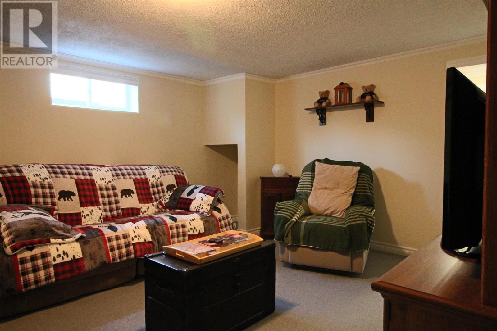 8 Wireless AVE - 44
