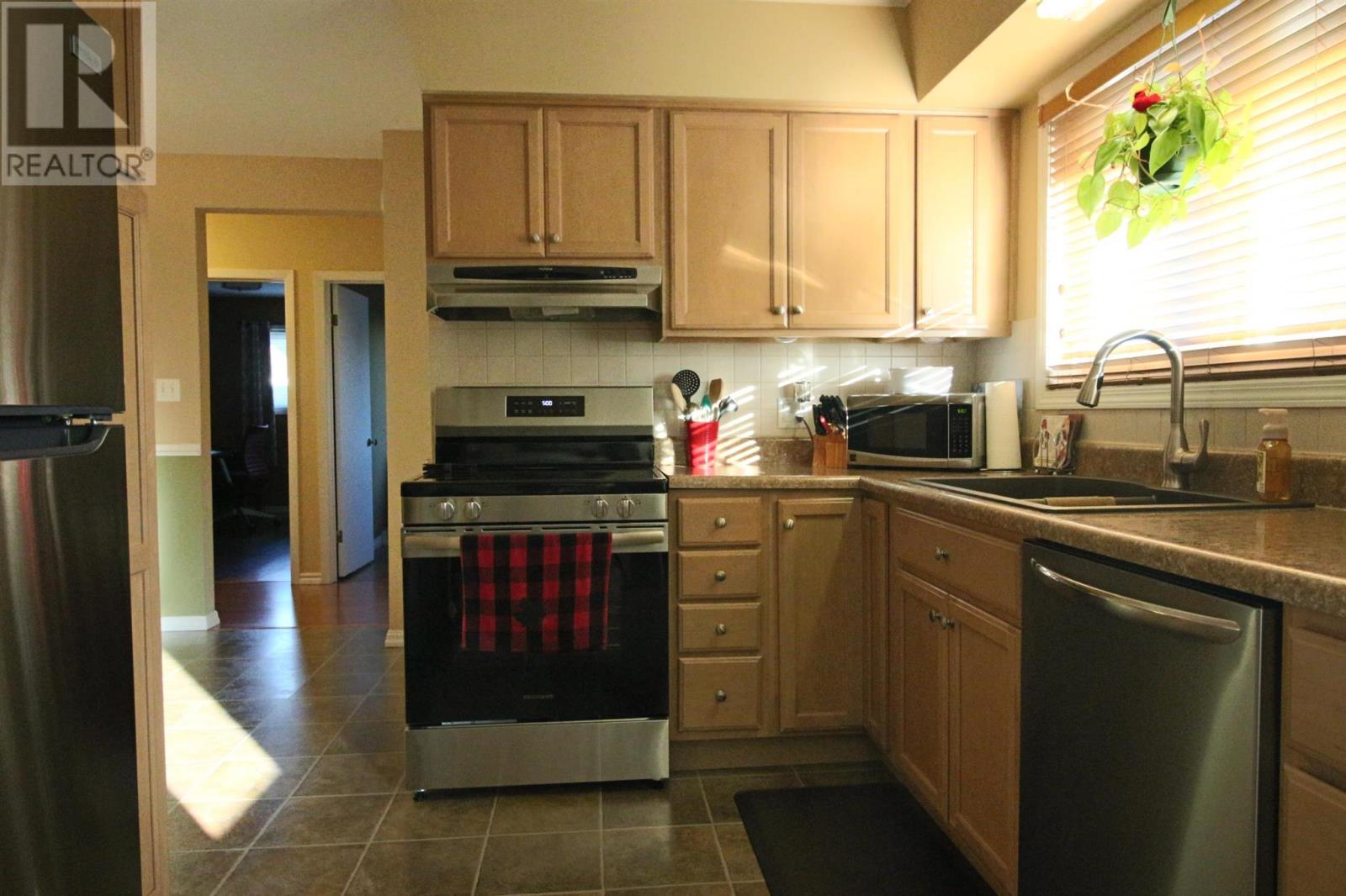 8 Wireless AVE - 18