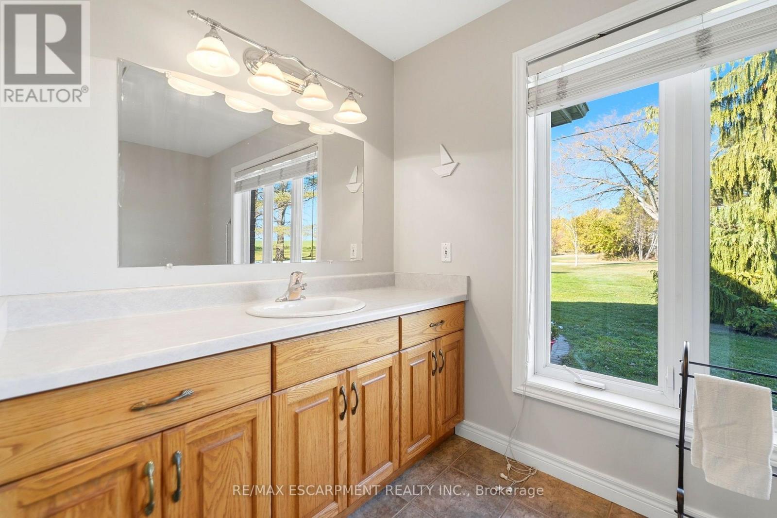 5 Upper Mohawk Point Road, Haldimand, ON photo 11