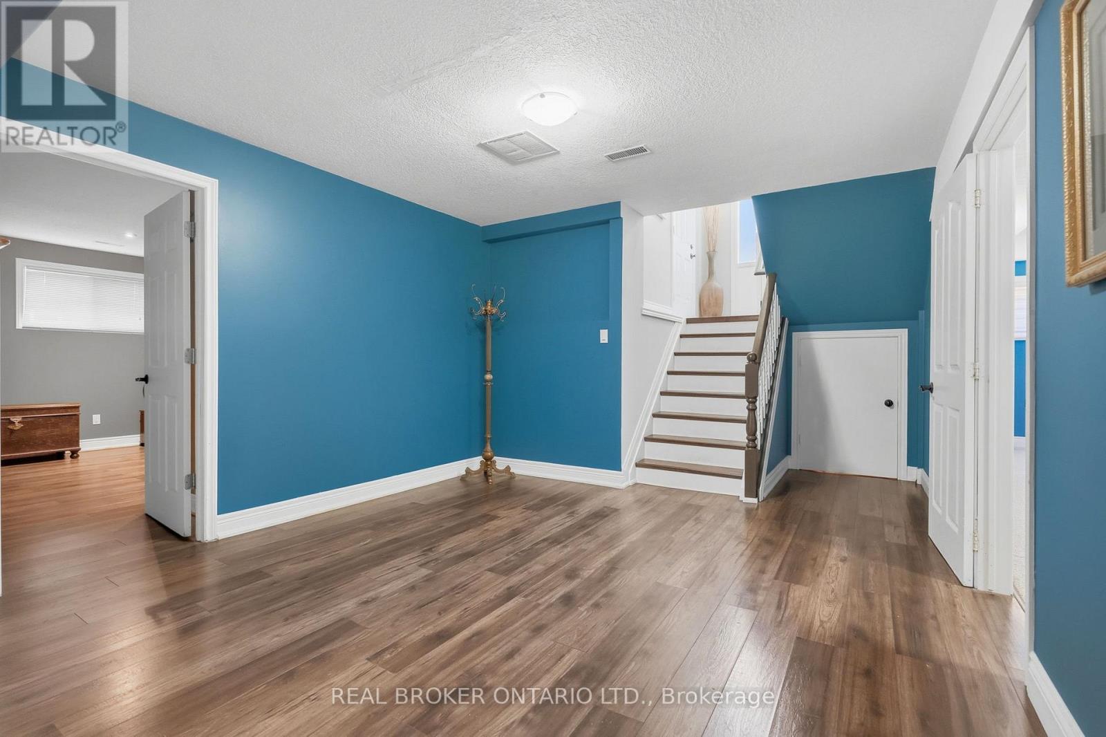8 Moyle Drive, Brantford, ON photo 26