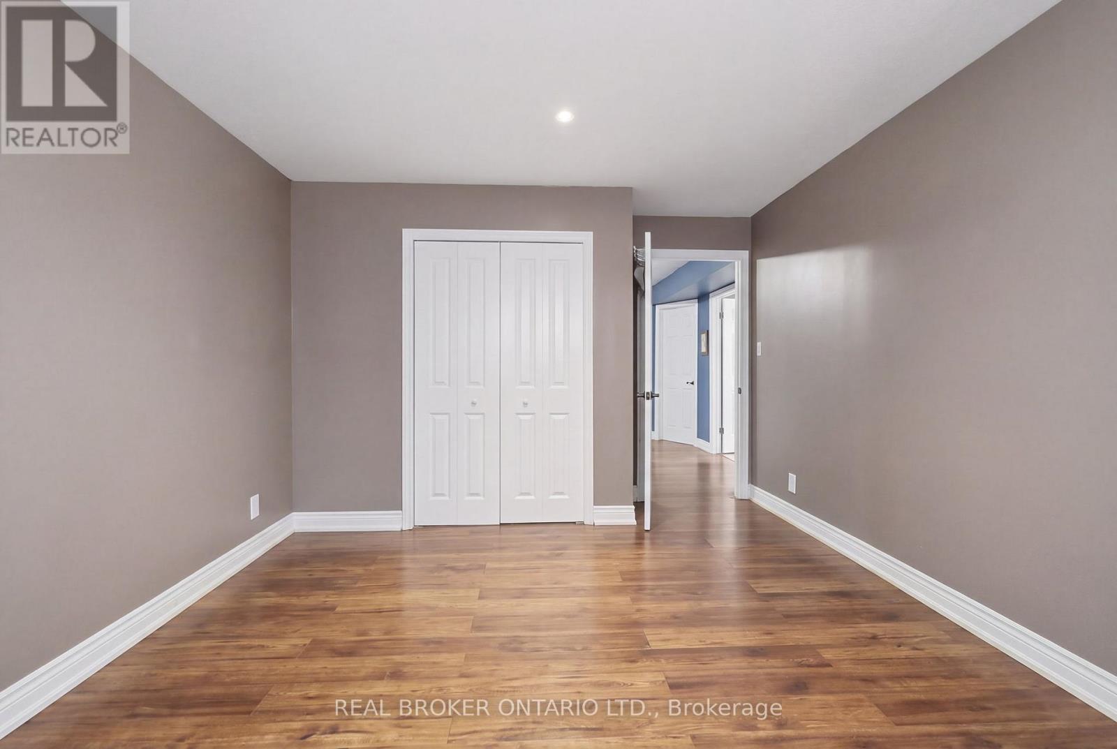 8 Moyle Drive, Brantford, ON photo 34