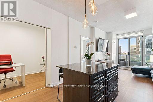 1311- 500 Sherbourne Street, Toronto, ON photo 9