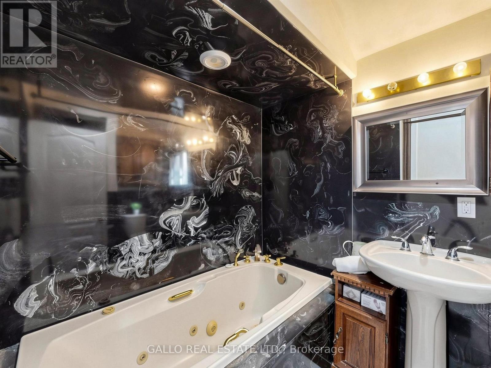 317 Wellesley Street East, Toronto, ON photo 19
