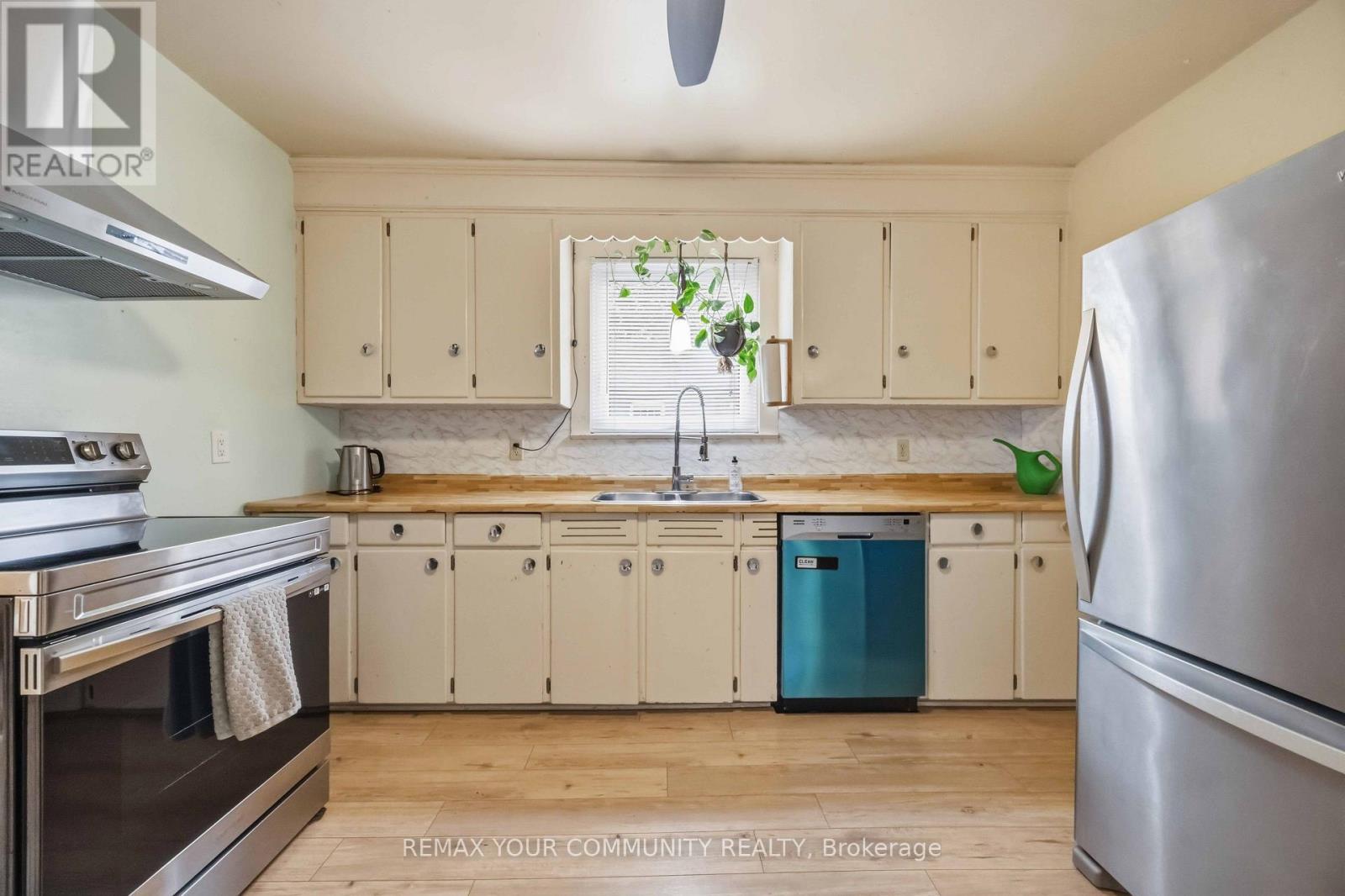 4 Waltonice Road, Toronto, ON photo 11