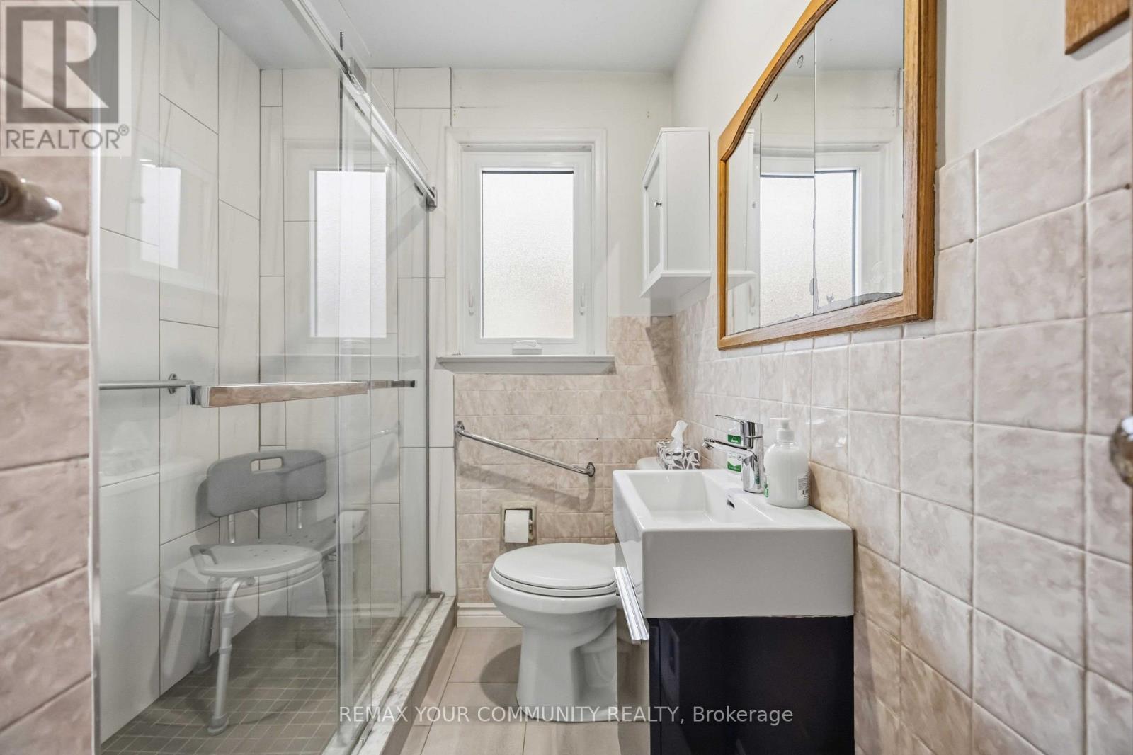 4 Waltonice Road, Toronto, ON photo 14