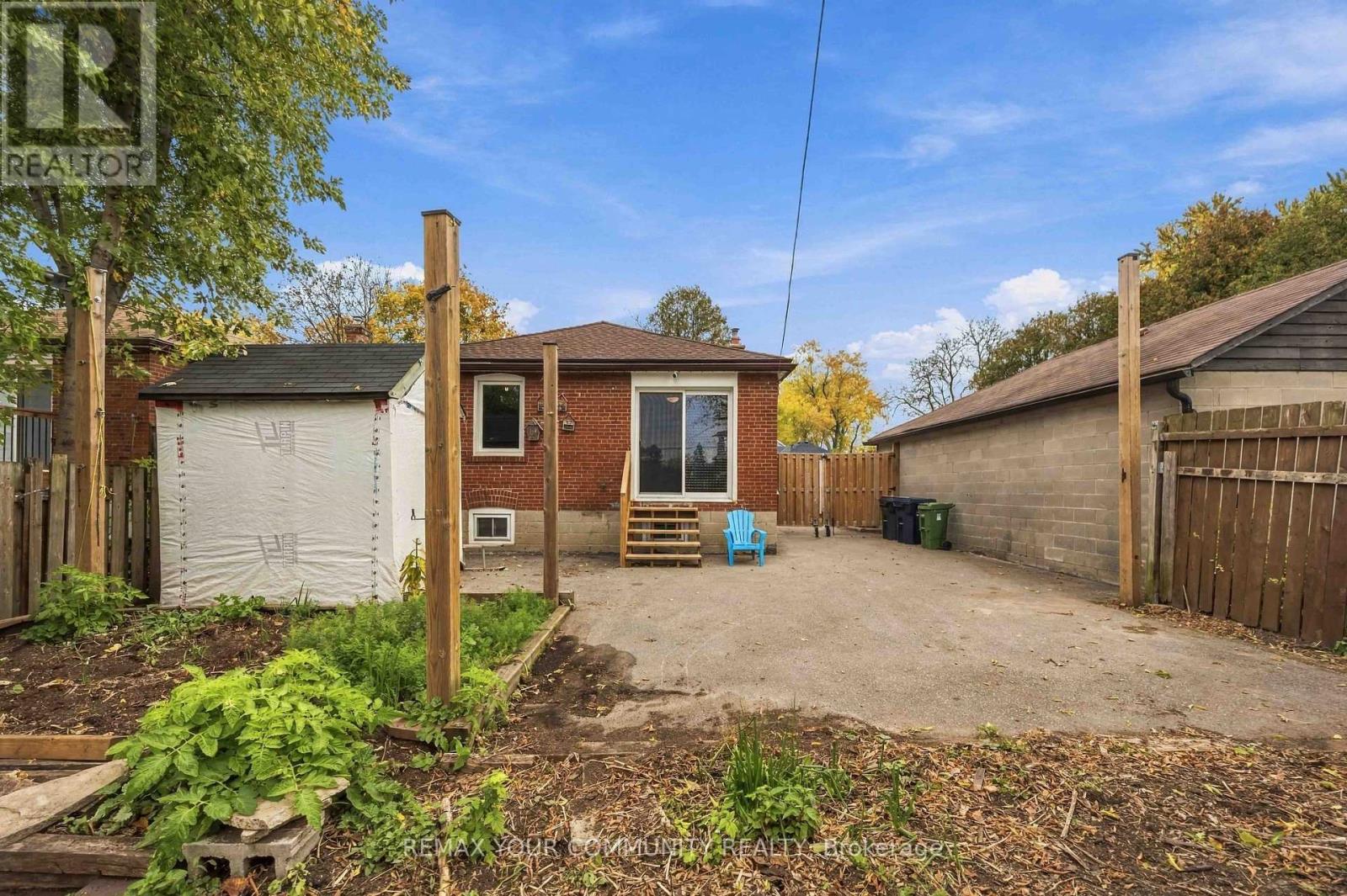 4 Waltonice Road, Toronto, ON photo 22