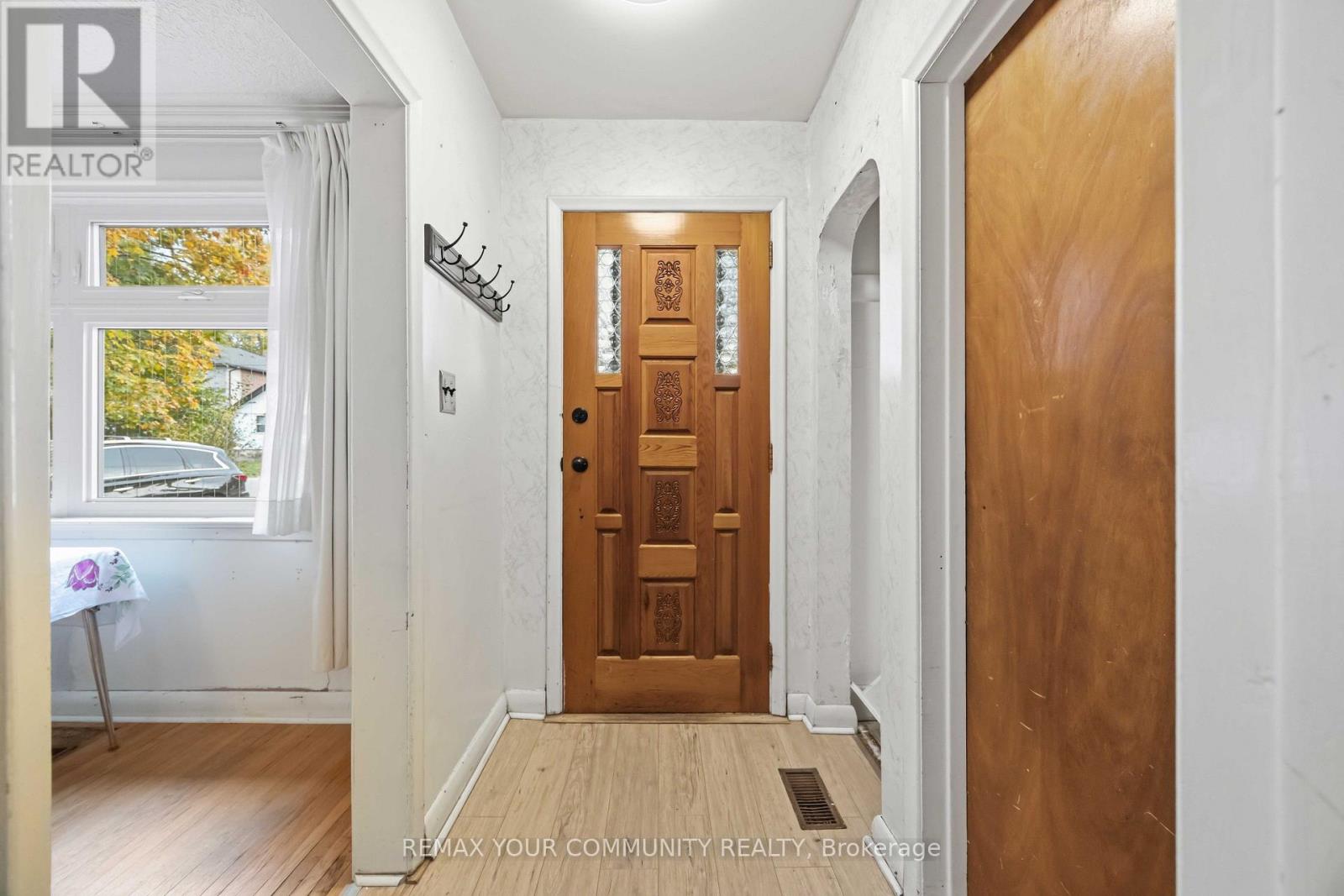 4 Waltonice Road, Toronto, ON photo 4