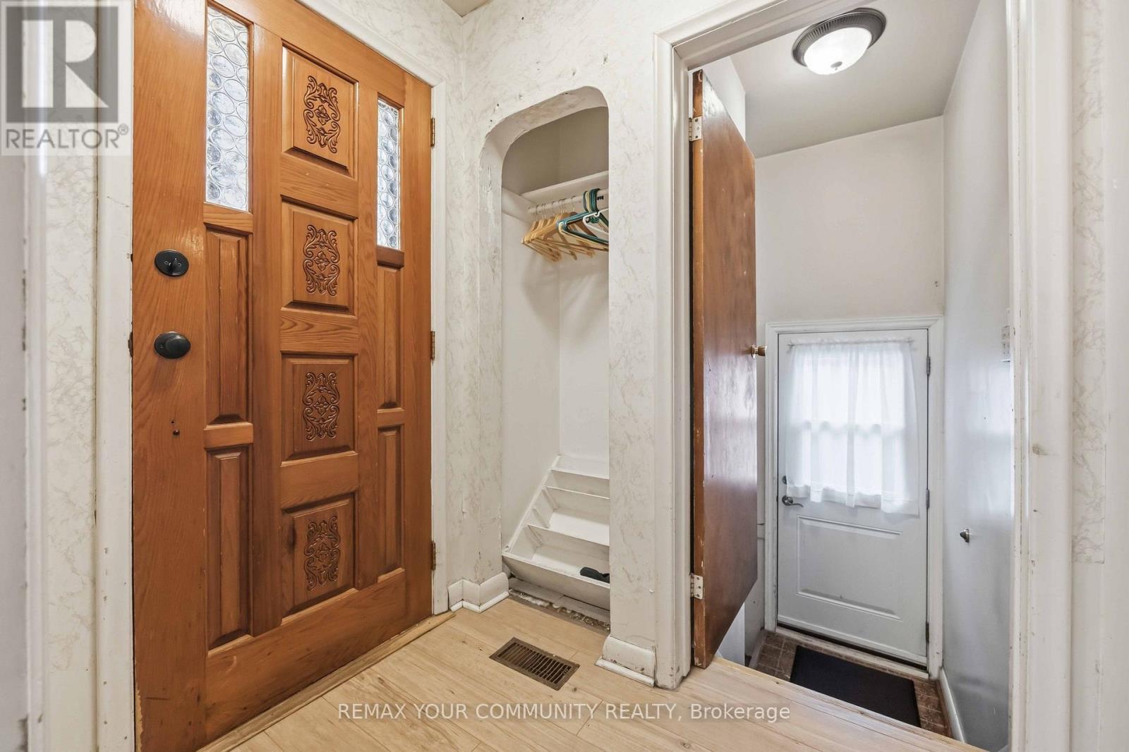 4 Waltonice Road, Toronto, ON photo 5