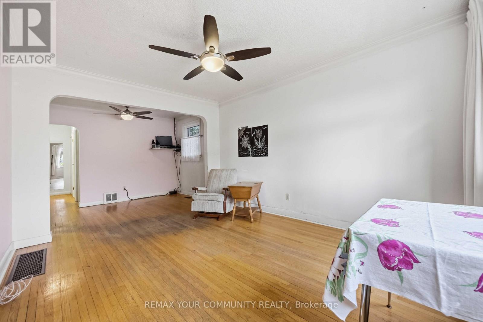 4 Waltonice Road, Toronto, ON photo 9