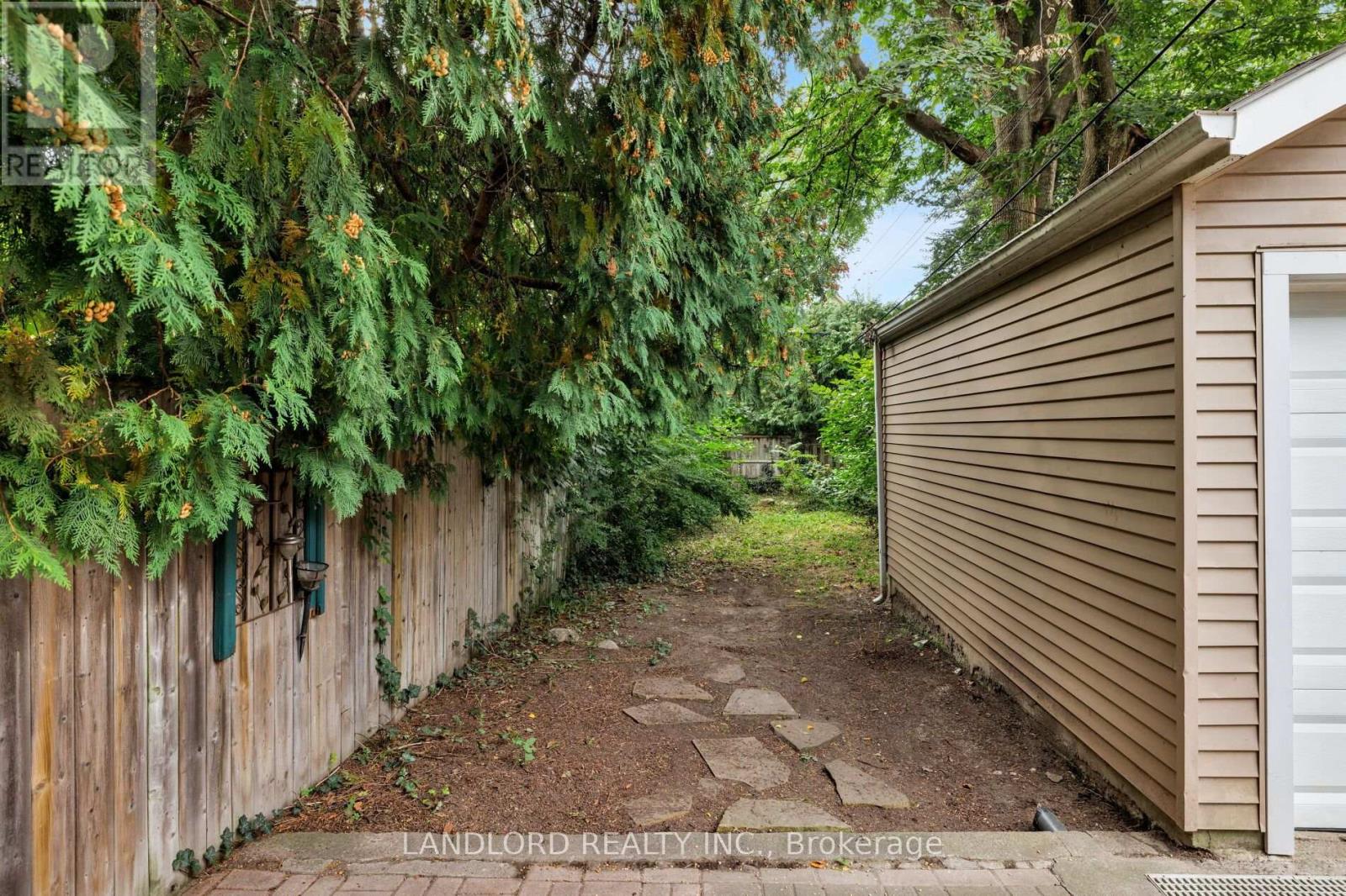 39 Riverdale Avenue, Toronto, ON photo 49
