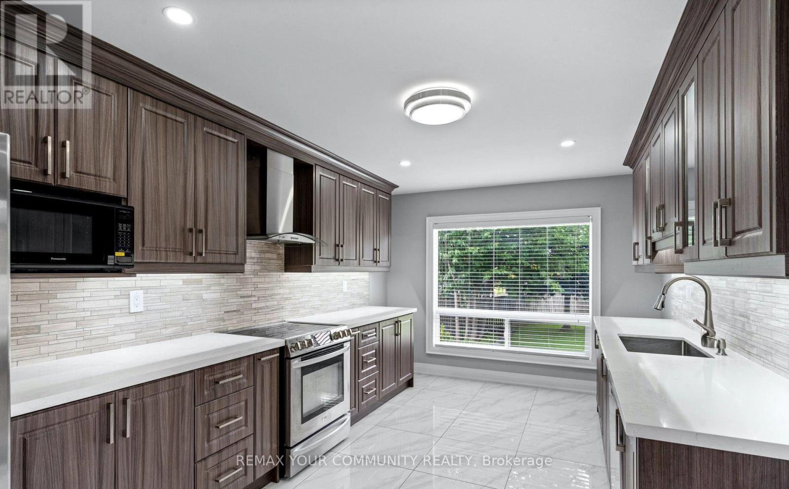 700 Stonepath Circle, Pickering, ON photo 12
