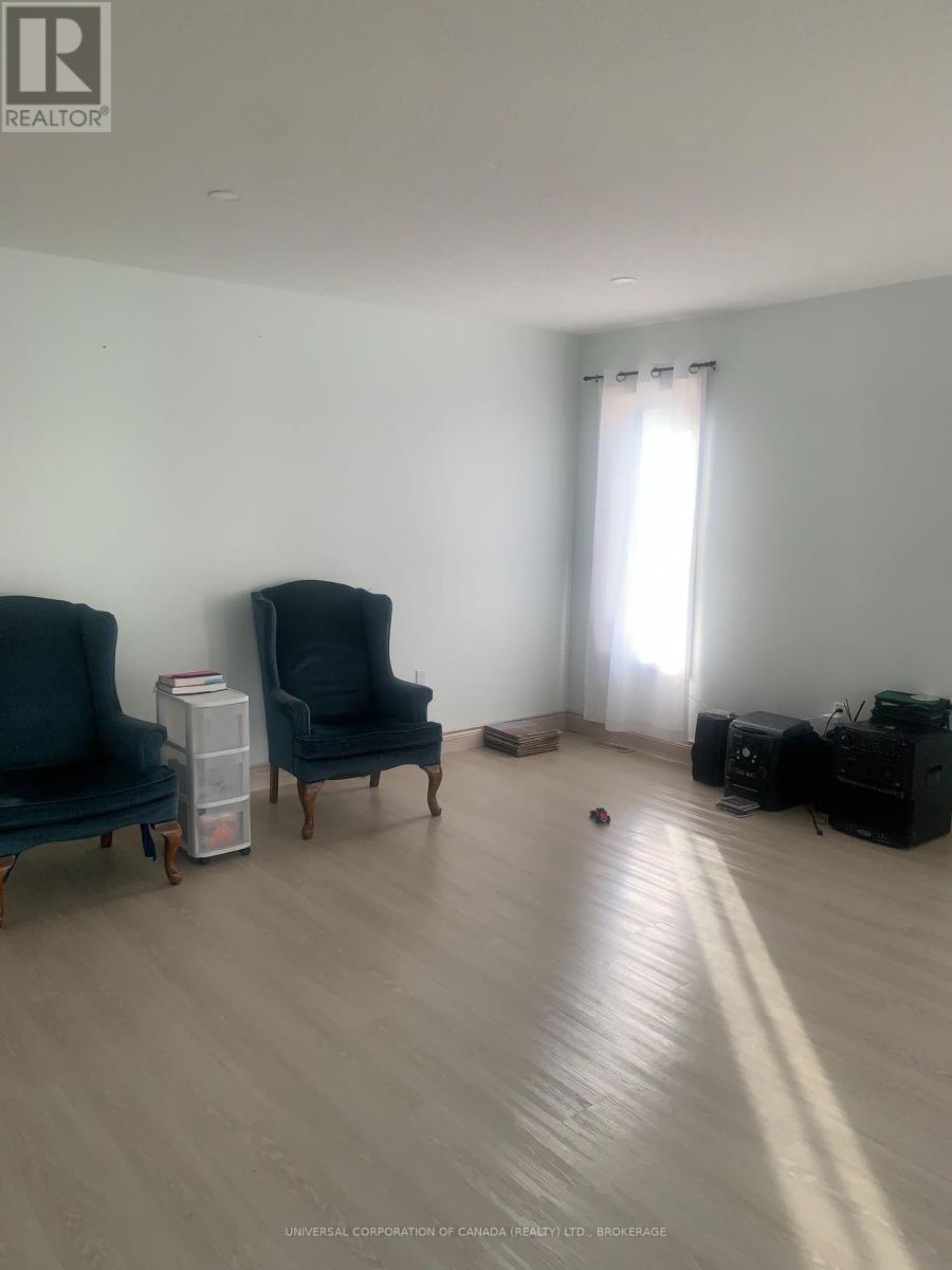 313 JOHN STREET S - 6