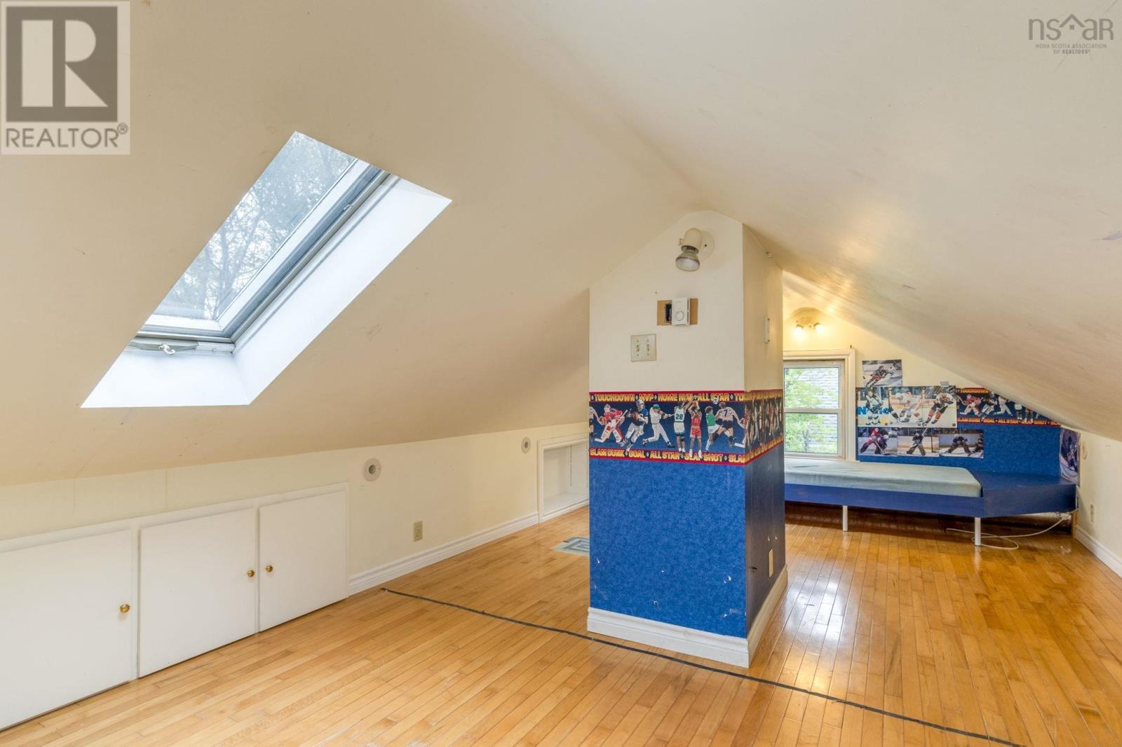 2561 Newton Avenue, photo 37
