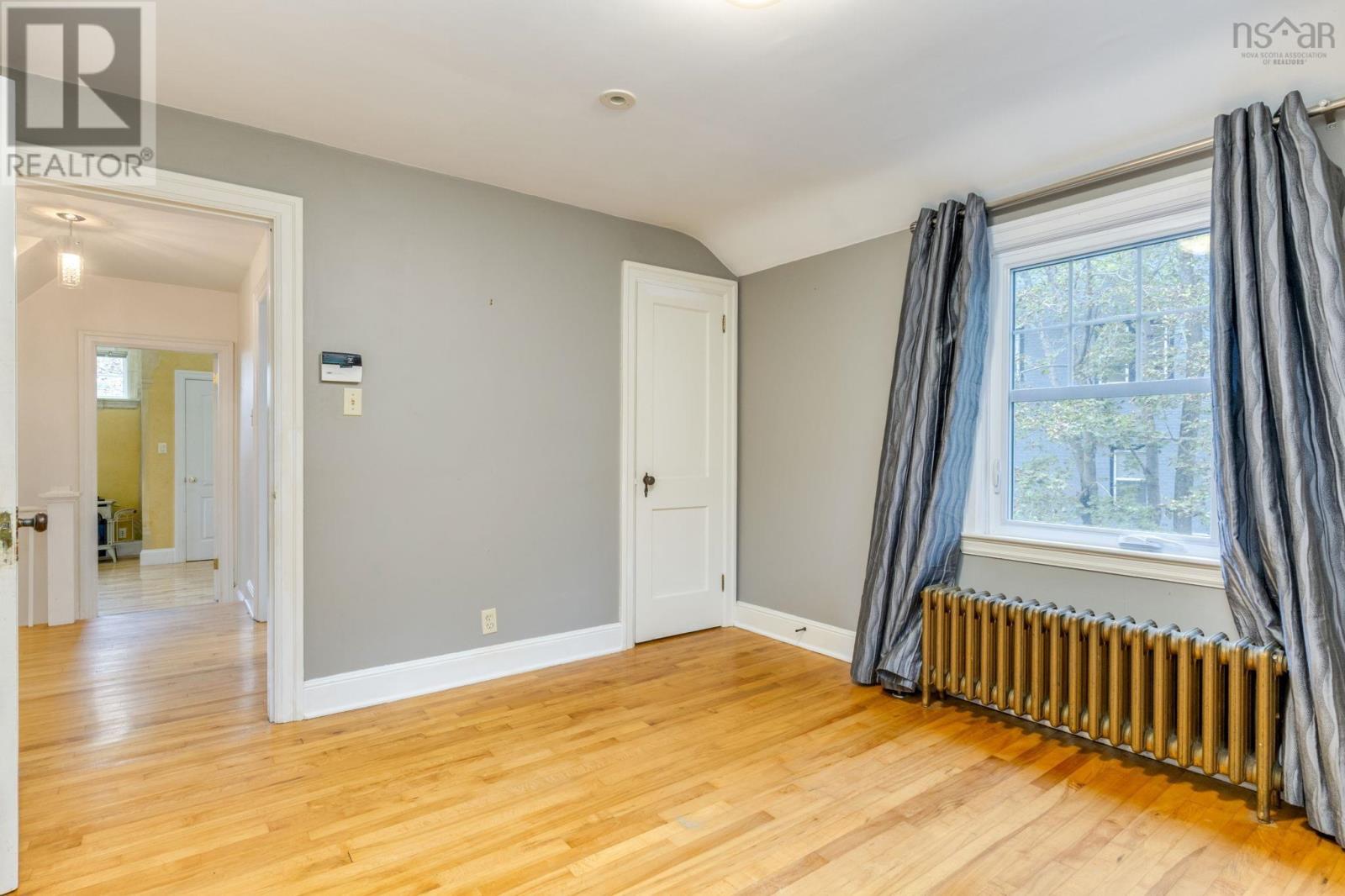 2561 Newton Avenue, photo 31