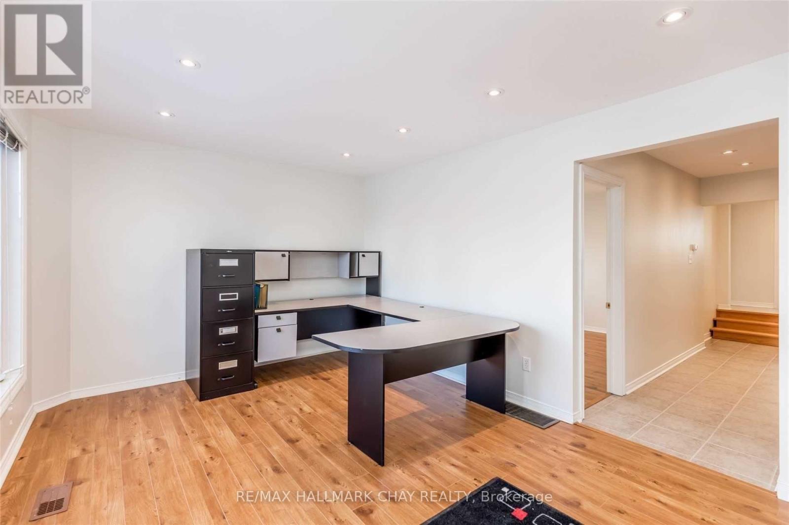 60 Barrie Street, Bradford West Gwillimbury photo 3