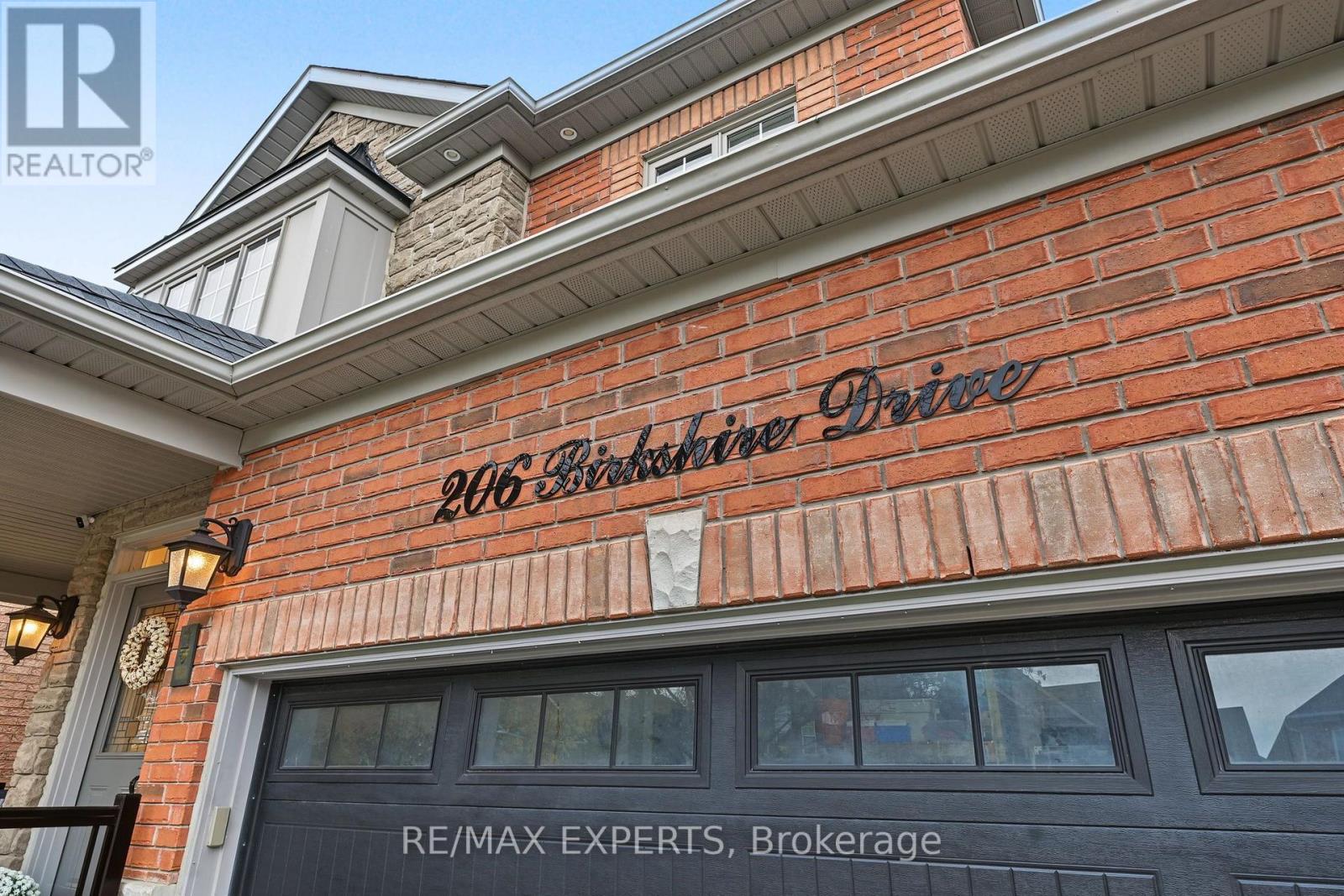 206 Birkshire Drive, Aurora, ON photo 5