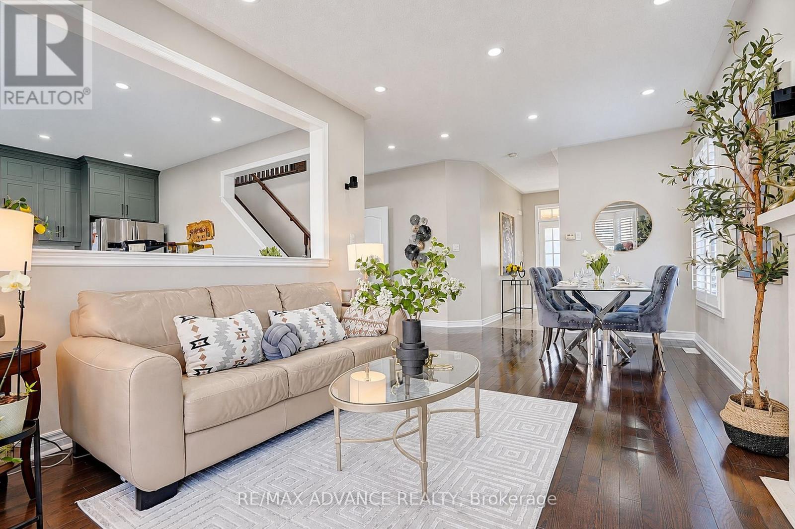 43 Hoover Park Drive, Whitchurch-Stouffville, ON photo 16