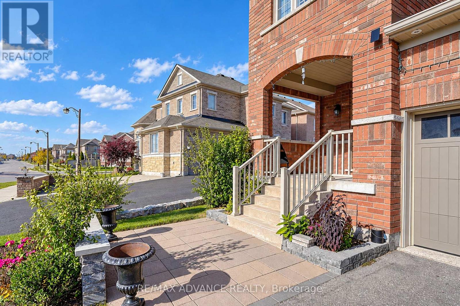 43 Hoover Park Drive, Whitchurch-Stouffville, ON photo 5